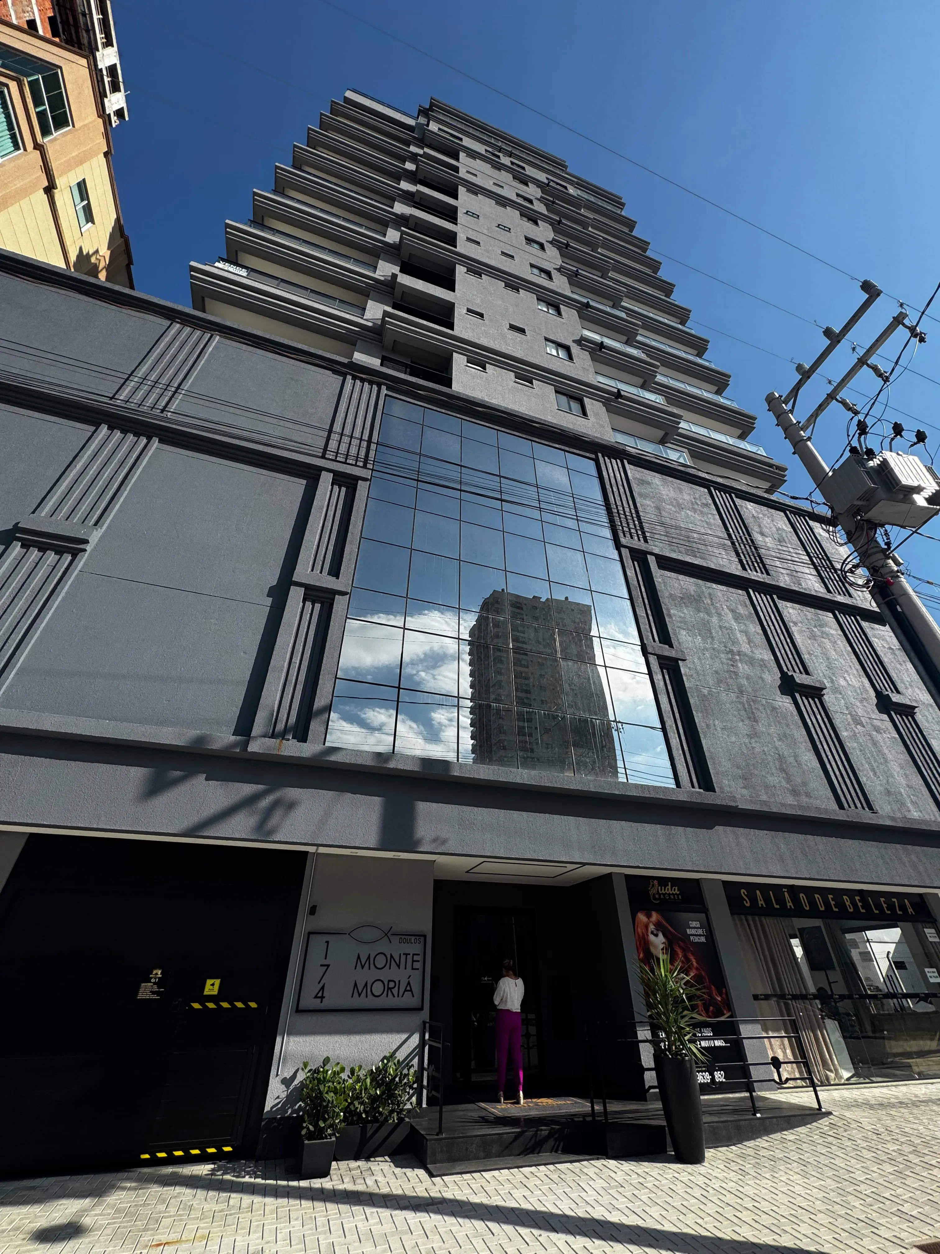 Apartamento com 2 suítes e 2 vagas de garagem em Porto Belo/SC