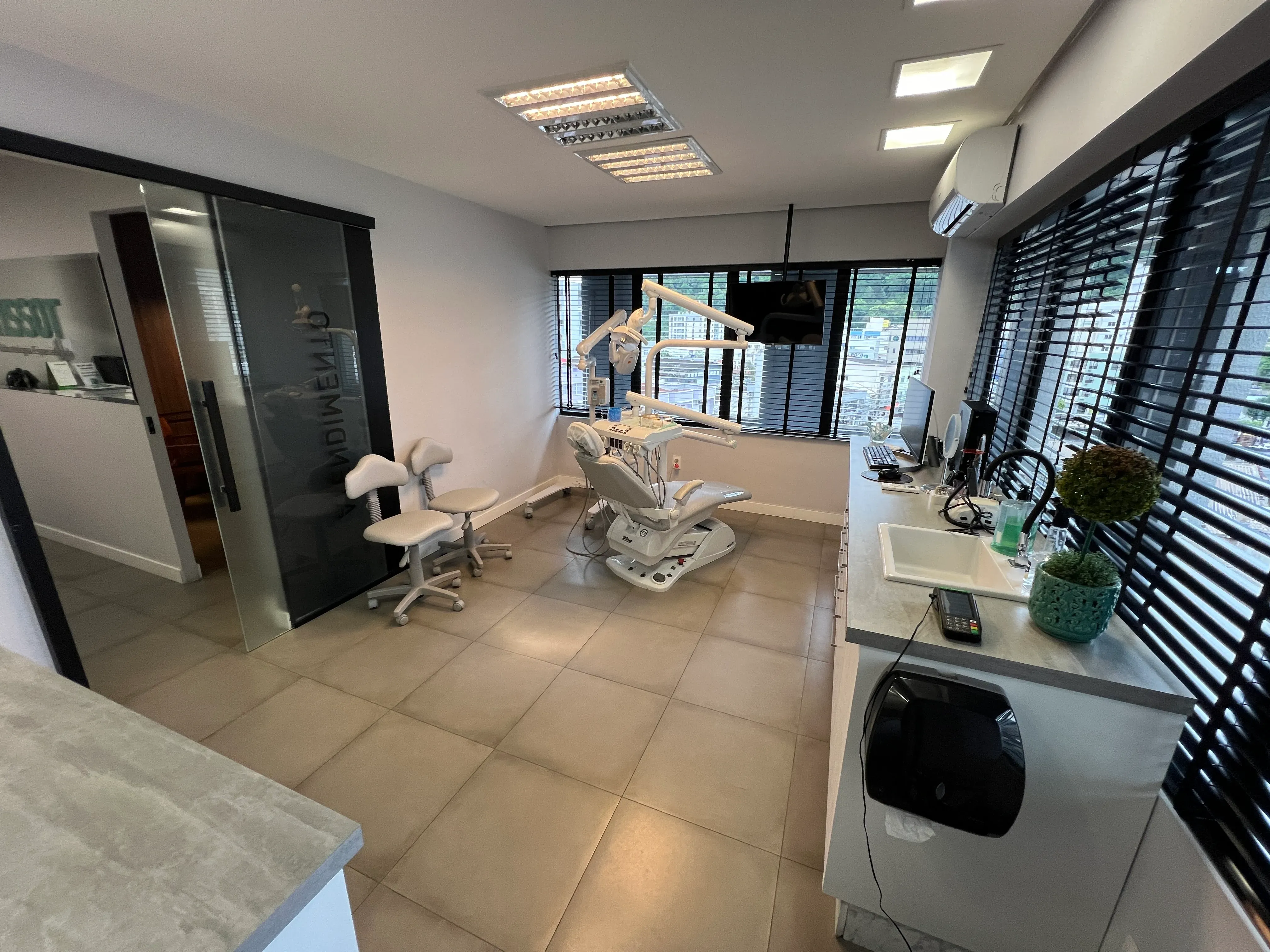 O Preço Baixou Comercial com 55m² no Centro em Balneário Camboriú - Foto 4 de 11