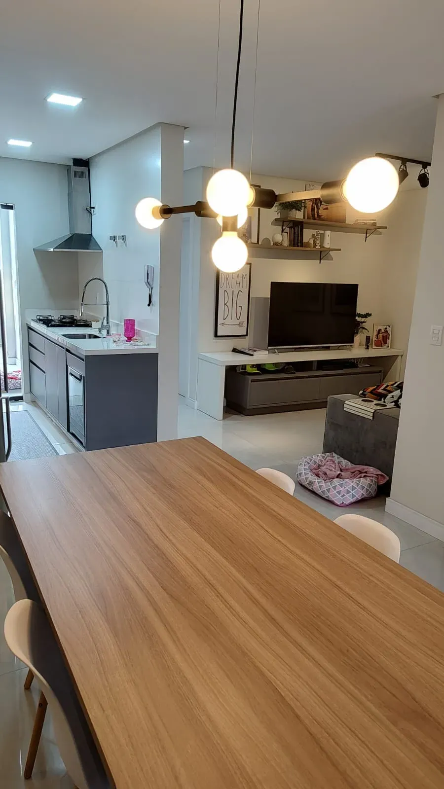 Apartamento com 2 dormitórios sendo 1 suíte e 2 vagas de garagem no bairro São Judas em Itajaí - SC