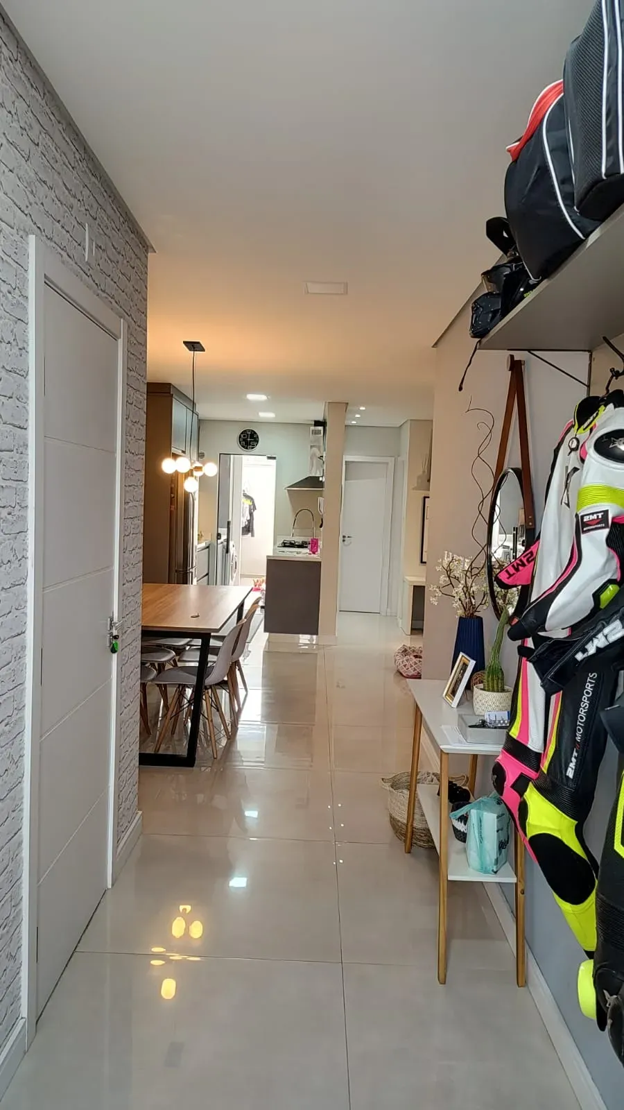 Apartamento com 2 dormitórios sendo 1 suíte e 2 vagas de garagem no bairro São Judas em Itajaí - SC