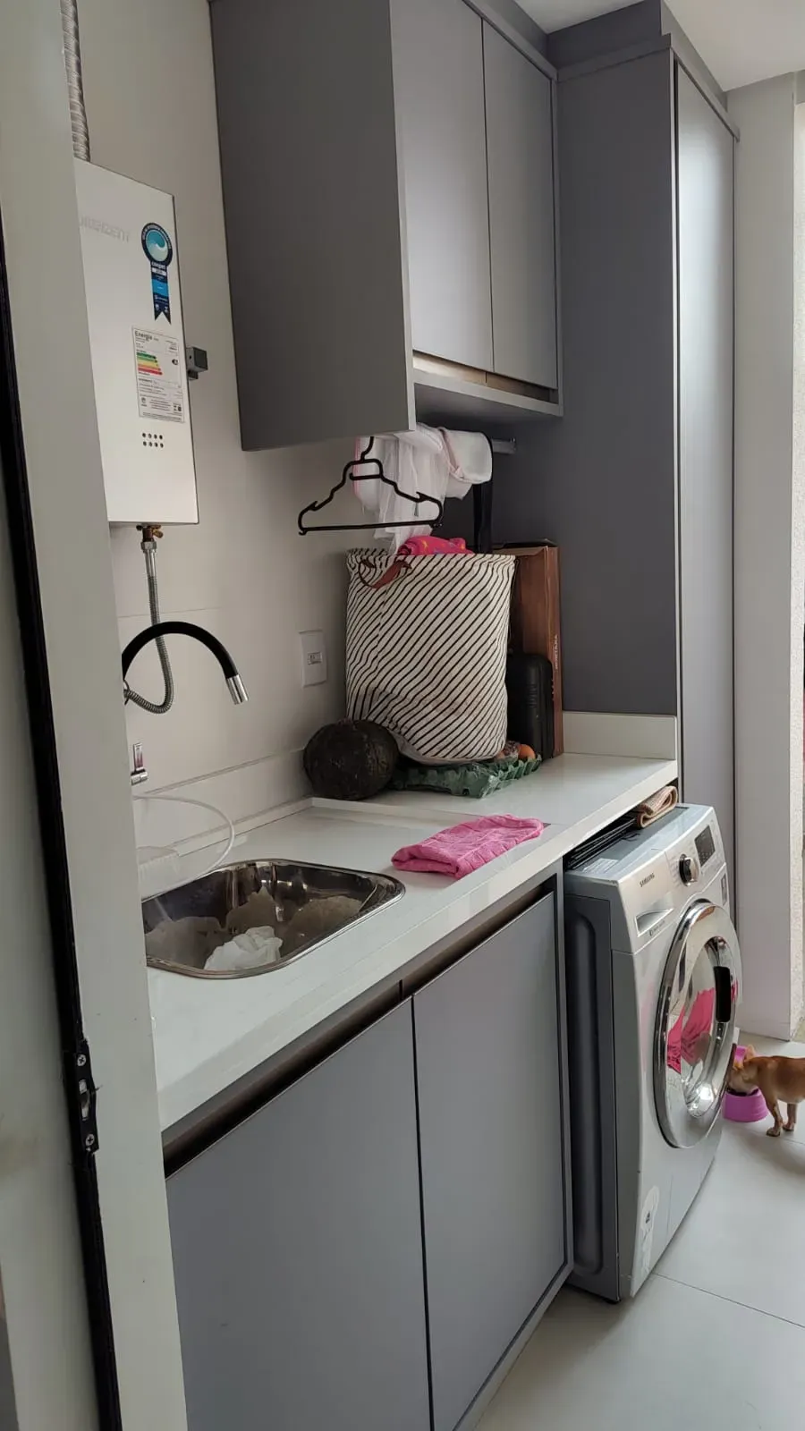 Apartamento com 2 dormitórios sendo 1 suíte e 2 vagas de garagem no bairro São Judas em Itajaí - SC