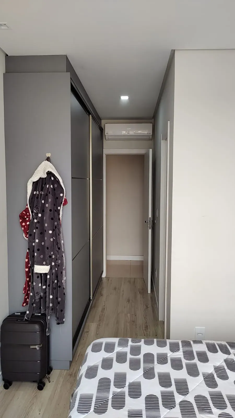 Apartamento com 2 dormitórios sendo 1 suíte e 2 vagas de garagem no bairro São Judas em Itajaí - SC