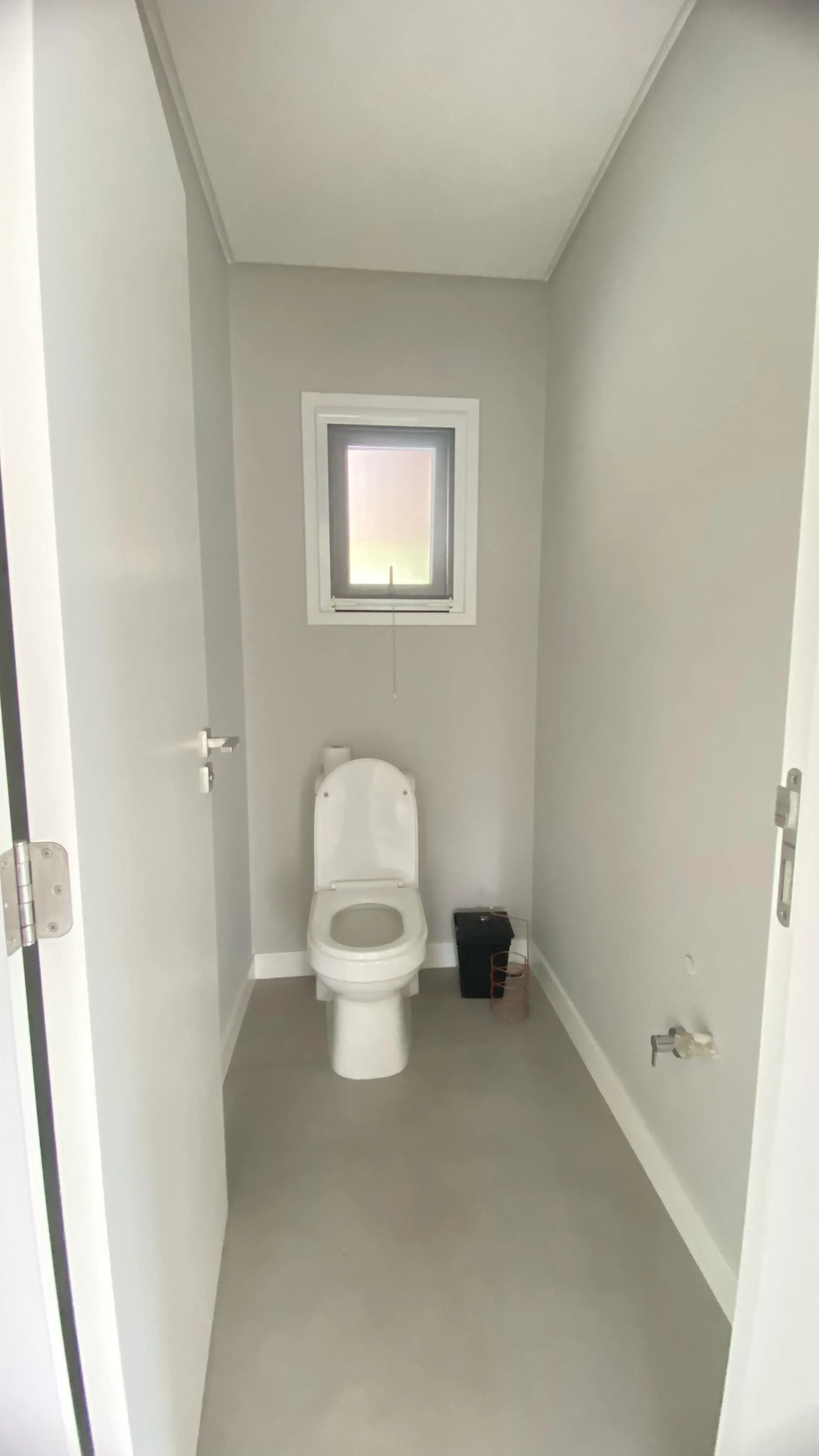 Casa nova em condomínio fechado com 4 suítes e 4 vagas de garagem em Camboriú SC