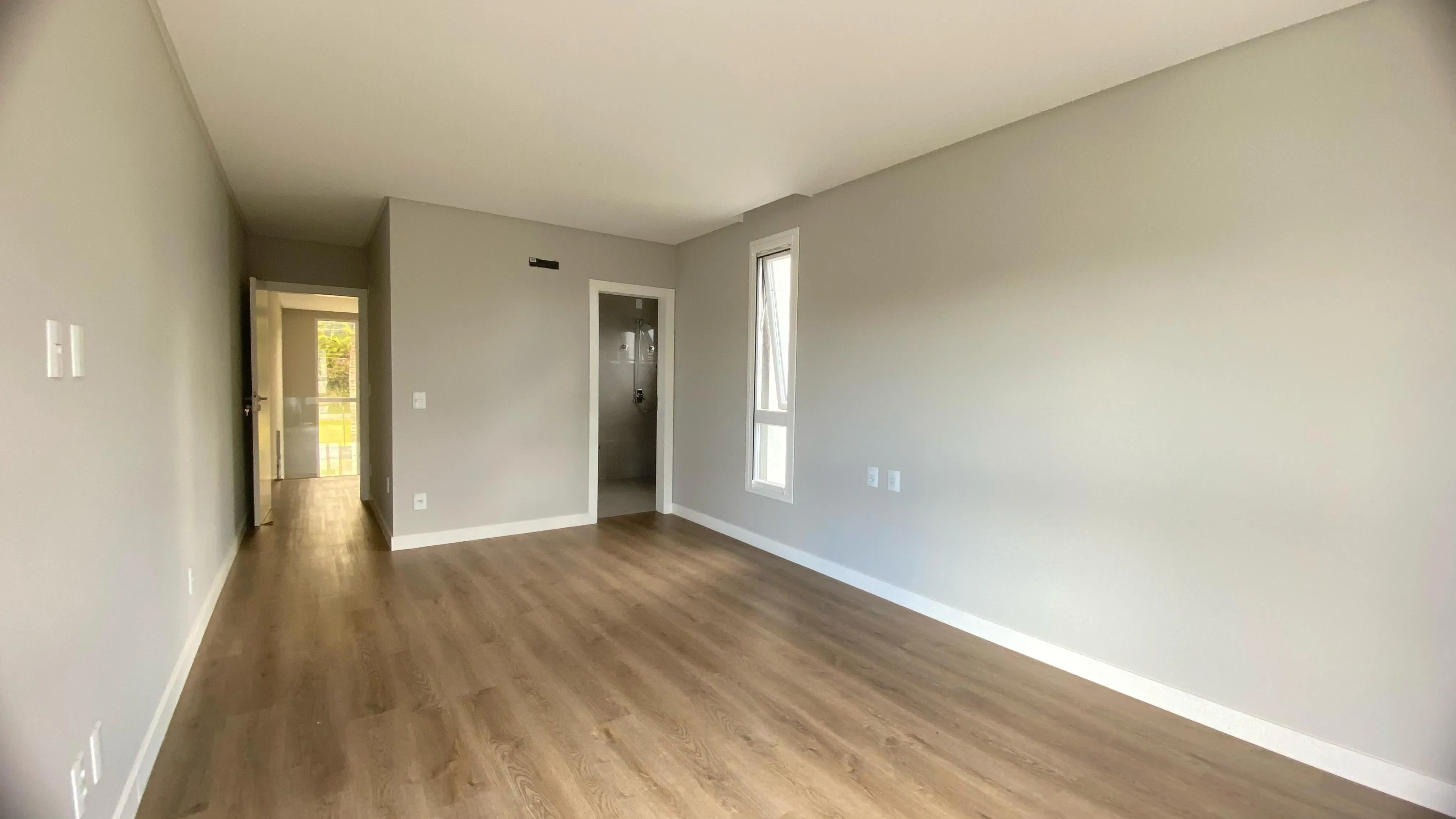 Casa nova em condomínio fechado com 4 suítes e 4 vagas de garagem em Camboriú SC