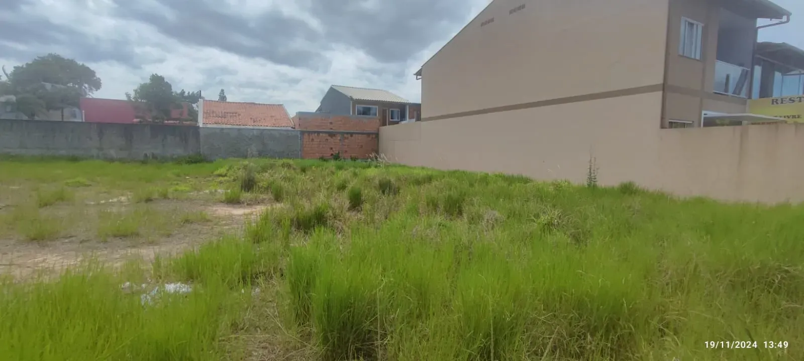 Terreno 12x25 300 m2 em rua asfaltada no Centro Penha/SC