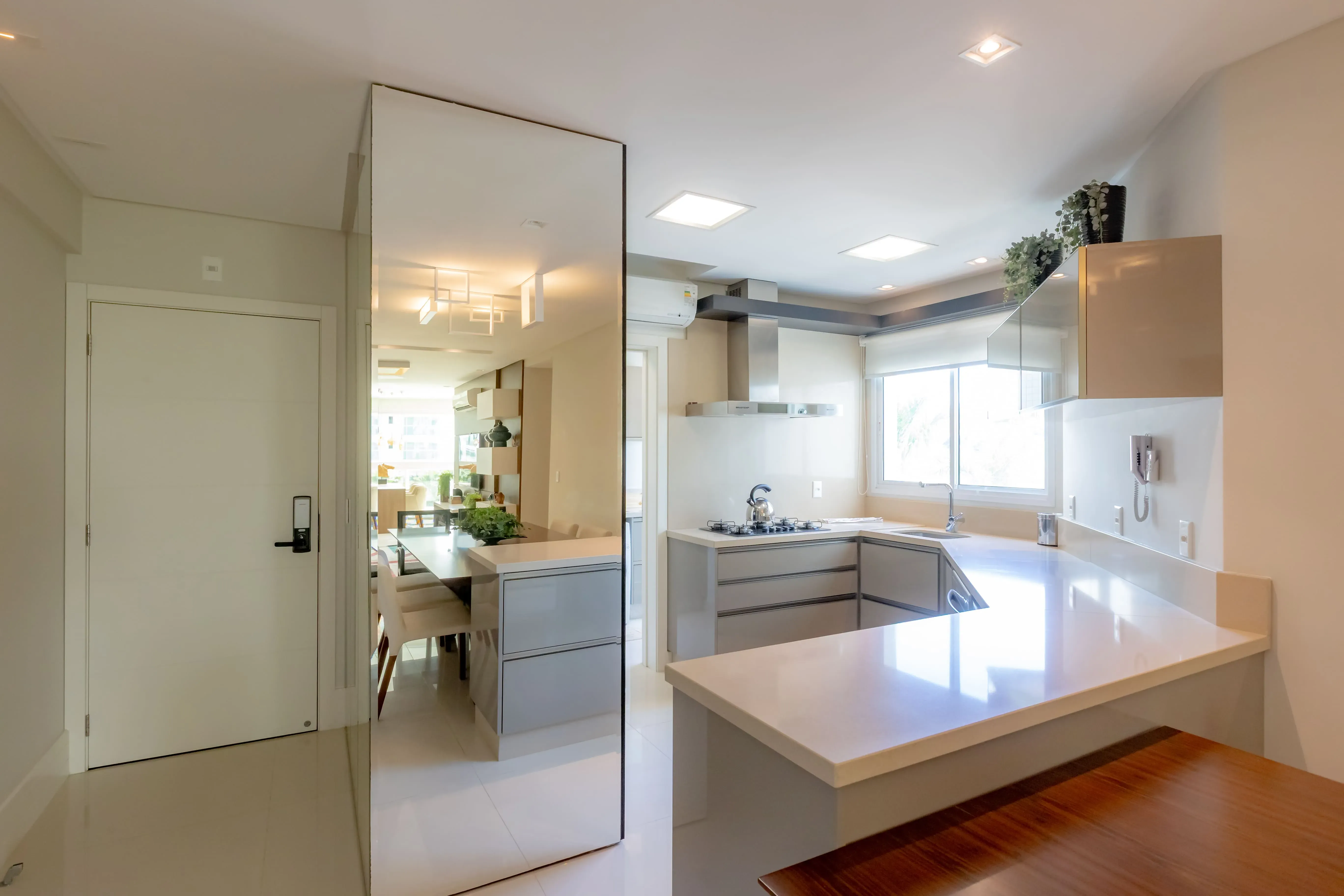 Apartamento mobiliado com área de lazer completa! 3 suítes e 3 vagas na Praia Brava em Itajaí