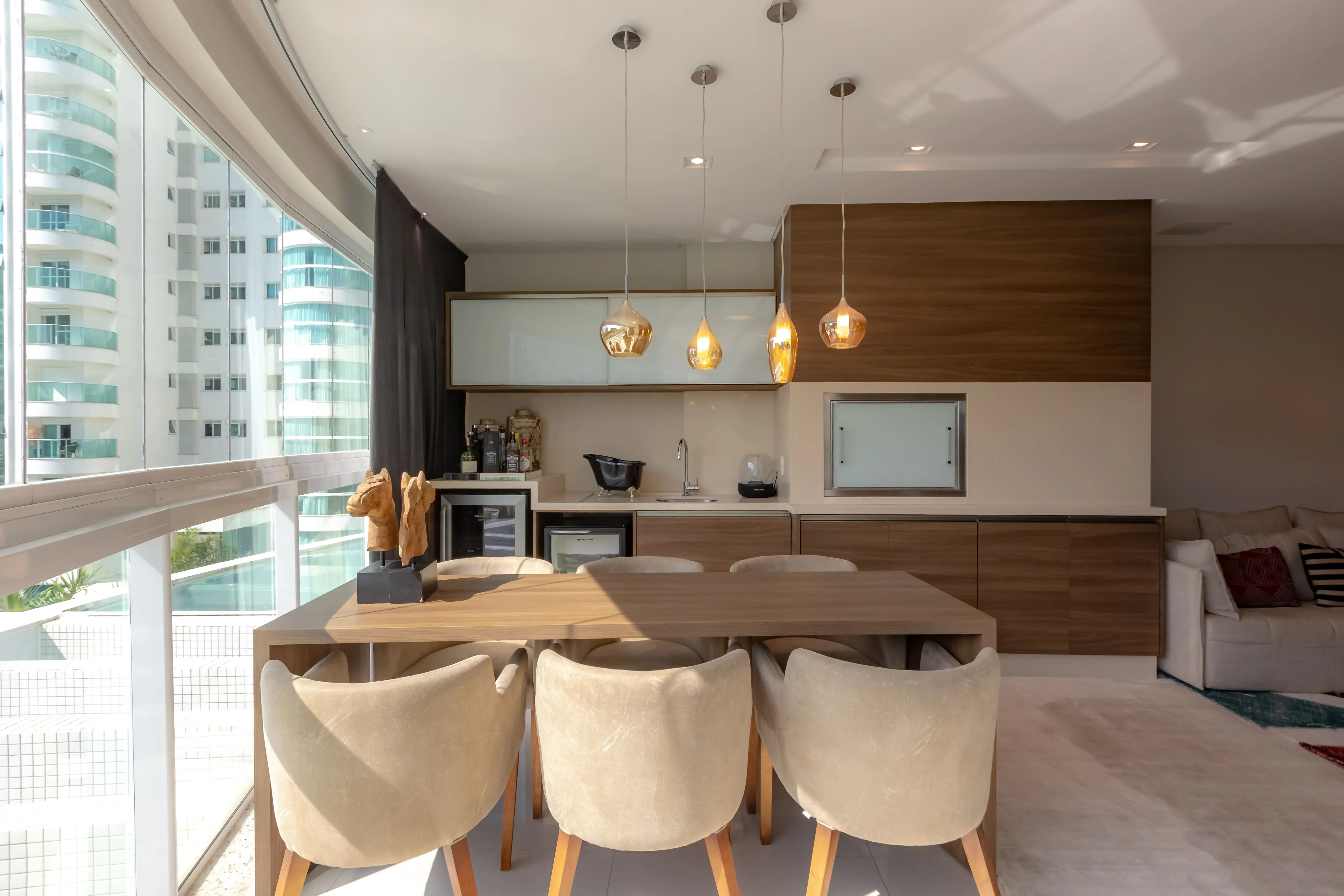 Apartamento mobiliado com área de lazer completa! 3 suítes e 3 vagas na Praia Brava em Itajaí