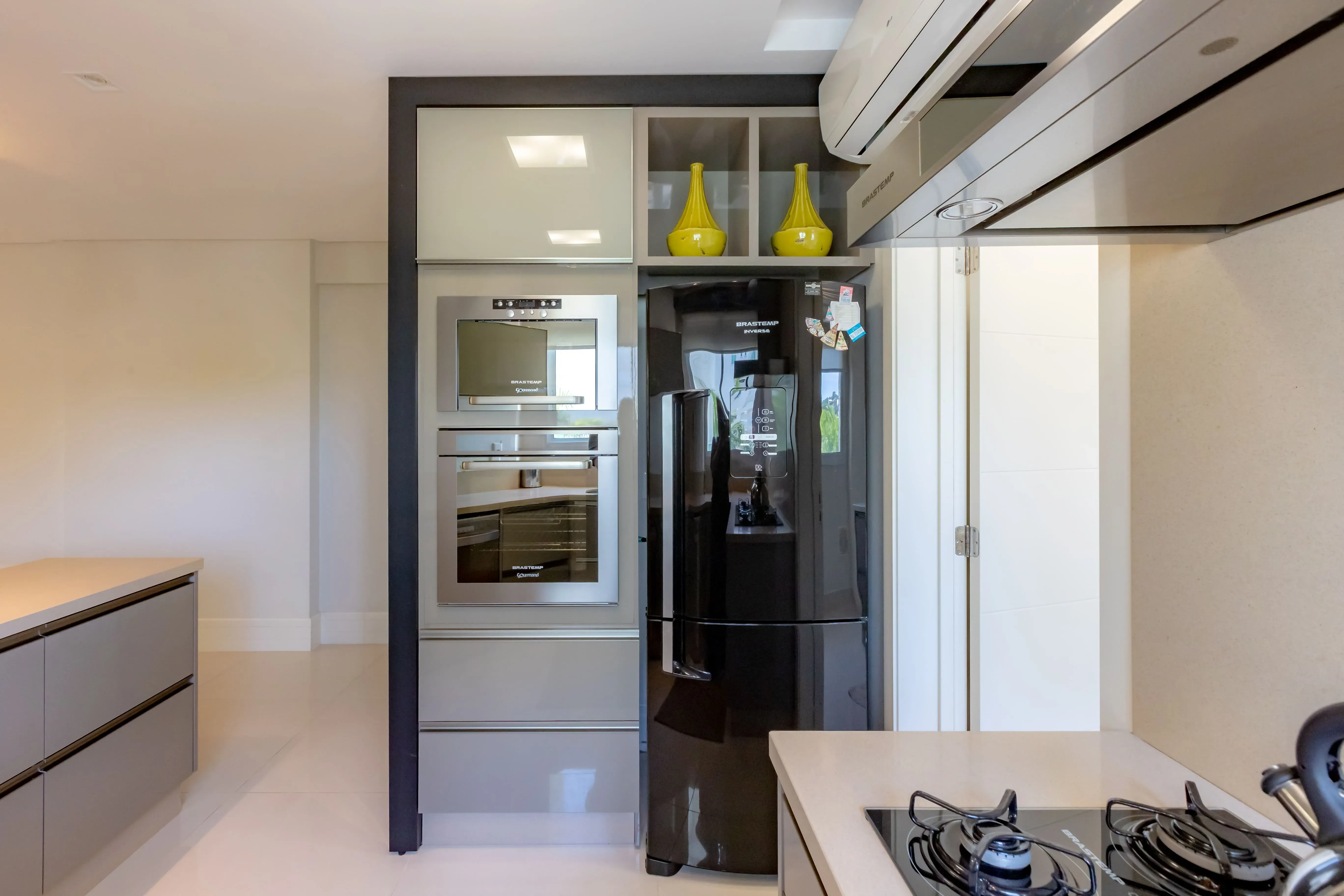 Apartamento mobiliado com área de lazer completa! 3 suítes e 3 vagas na Praia Brava em Itajaí