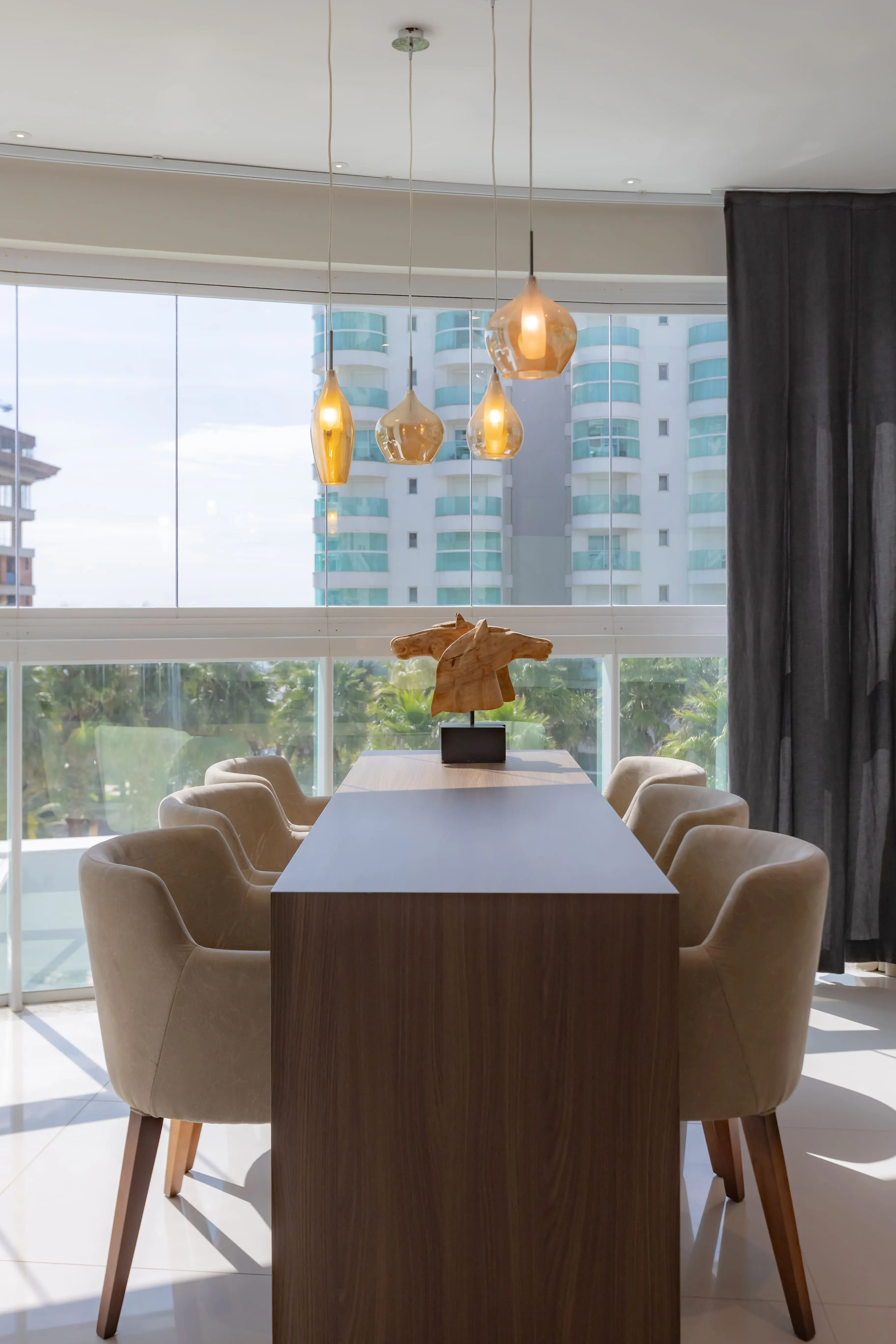 Apartamento mobiliado com área de lazer completa! 3 suítes e 3 vagas na Praia Brava em Itajaí