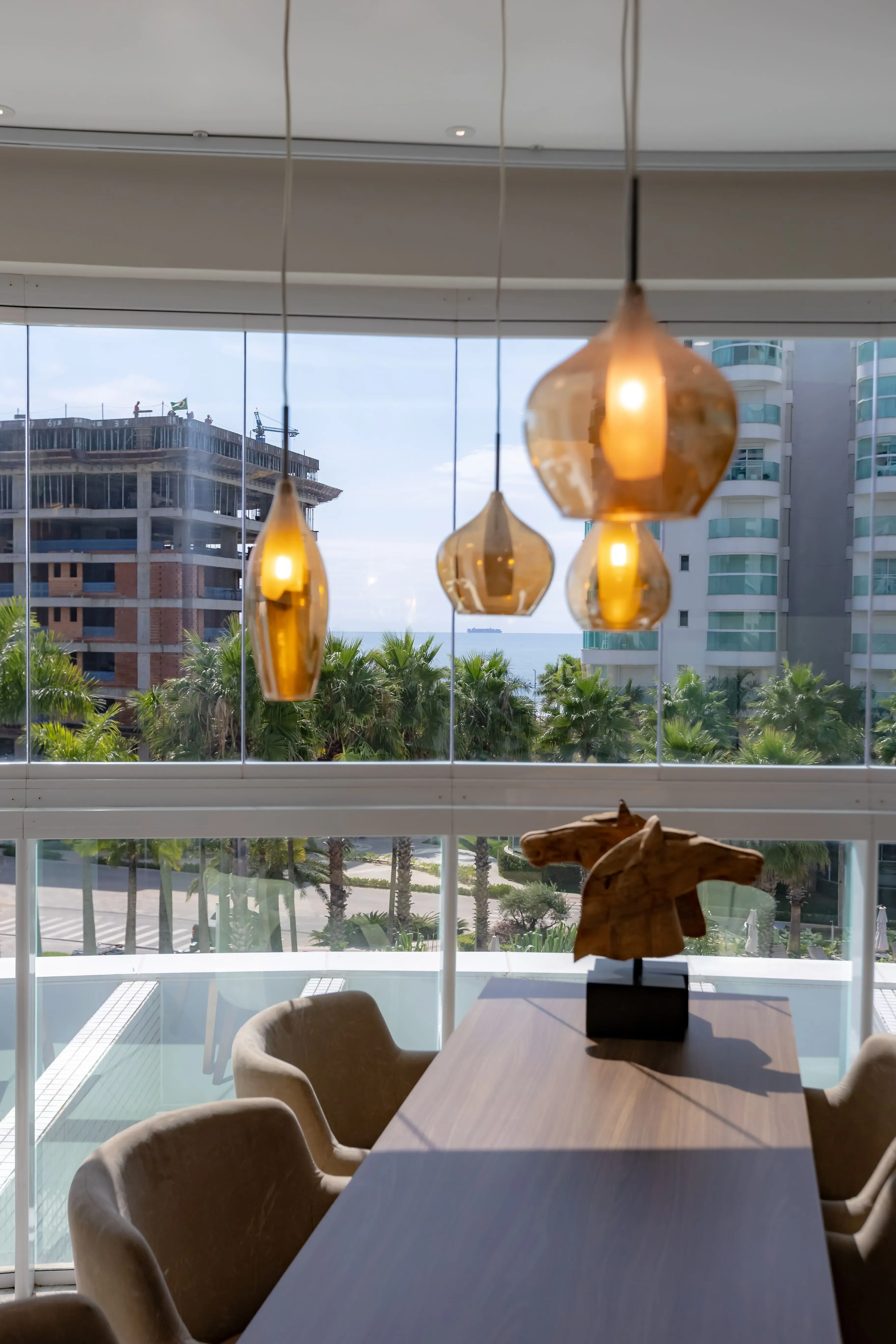 Apartamento mobiliado com área de lazer completa! 3 suítes e 3 vagas na Praia Brava em Itajaí