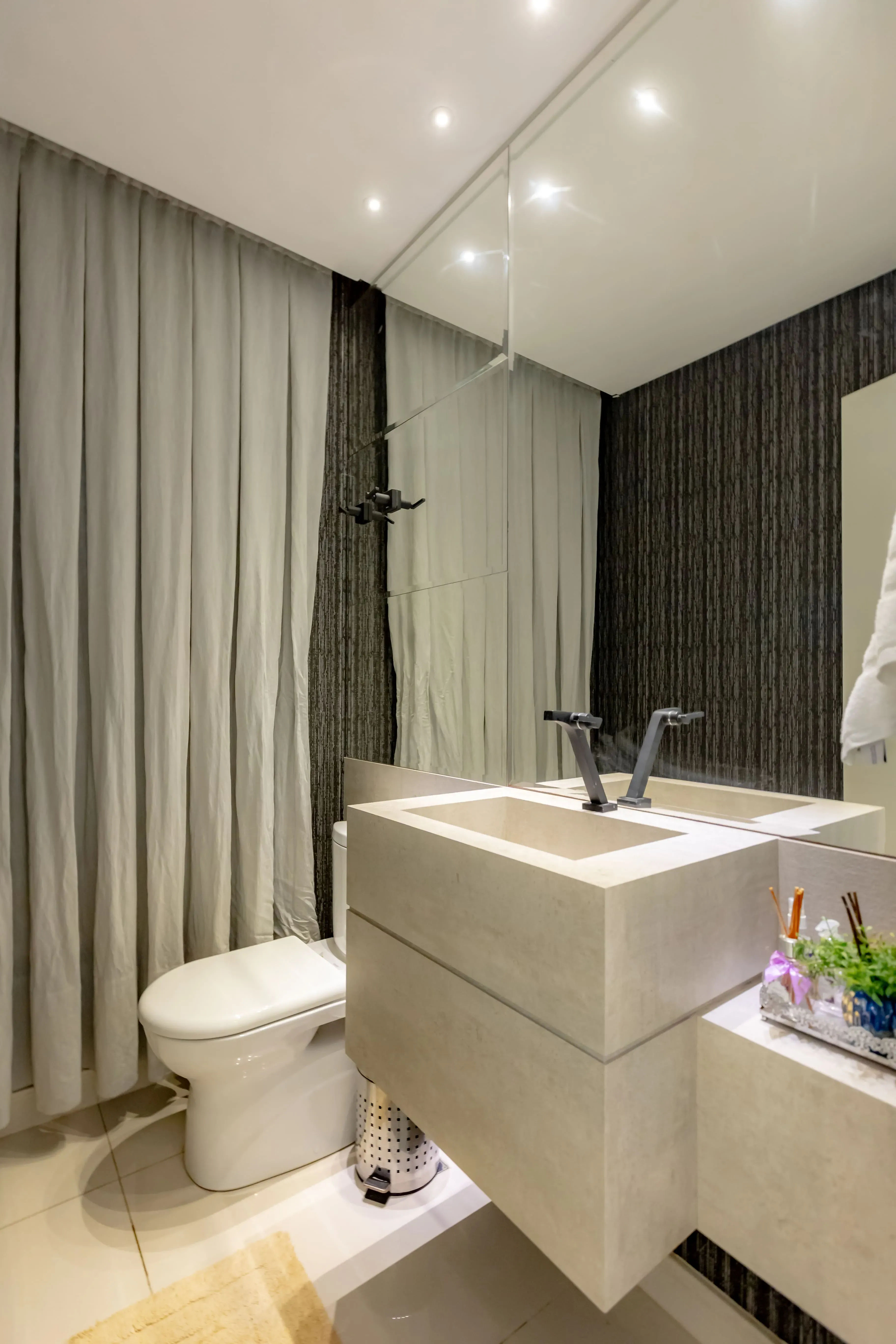 Apartamento mobiliado com área de lazer completa! 3 suítes e 3 vagas na Praia Brava em Itajaí