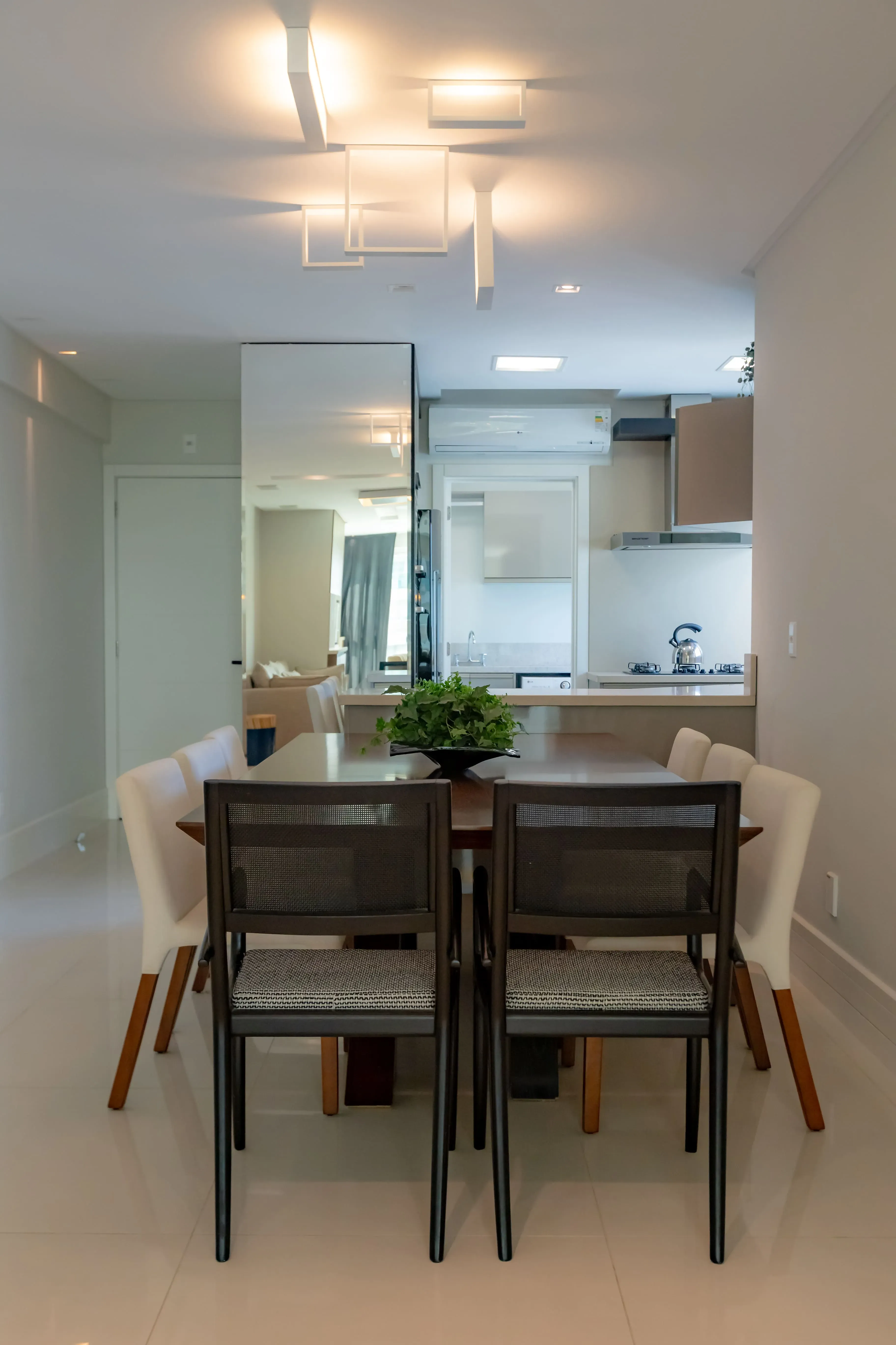 Apartamento mobiliado com área de lazer completa! 3 suítes e 3 vagas na Praia Brava em Itajaí