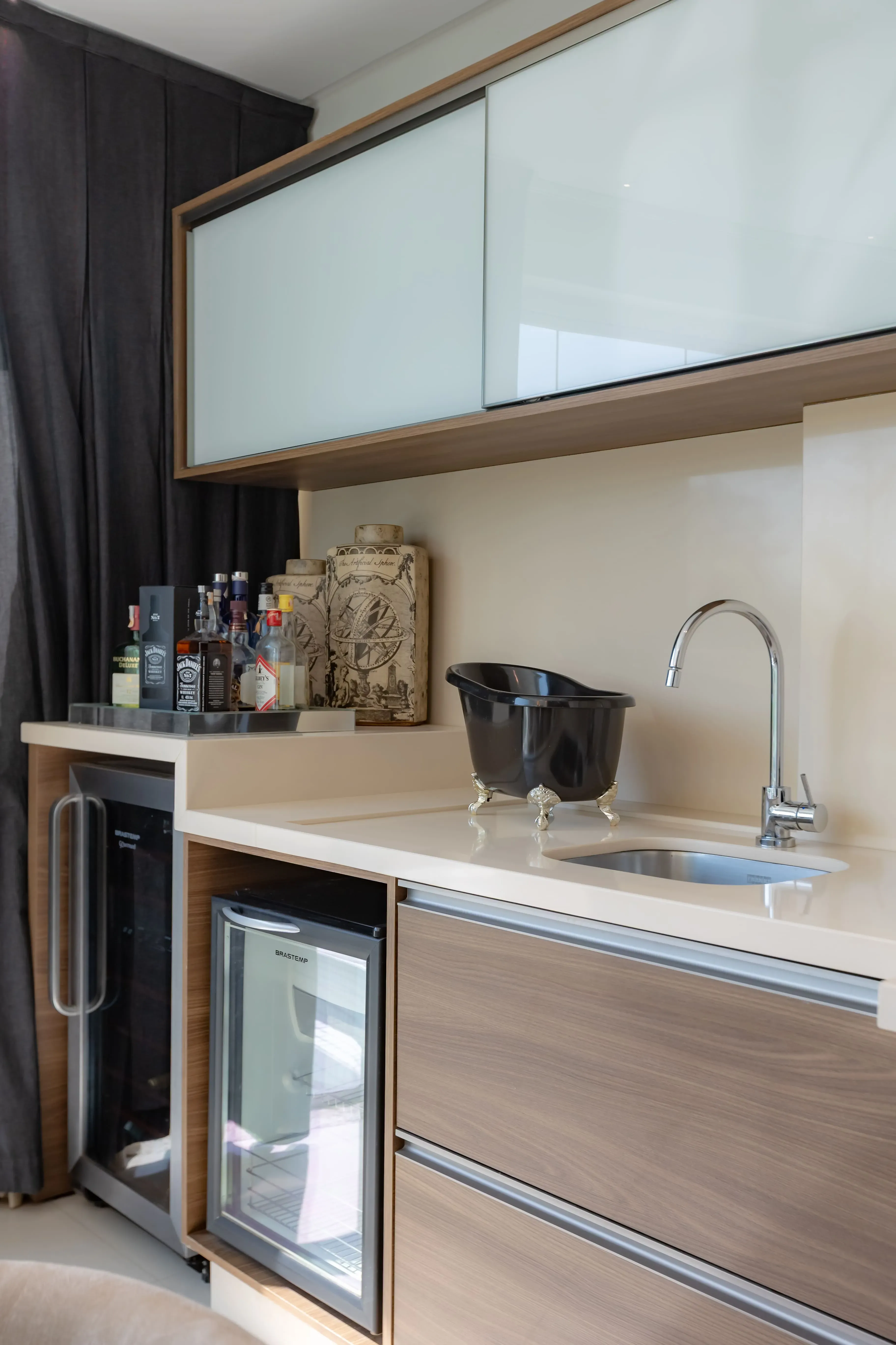 Apartamento mobiliado com área de lazer completa! 3 suítes e 3 vagas na Praia Brava em Itajaí