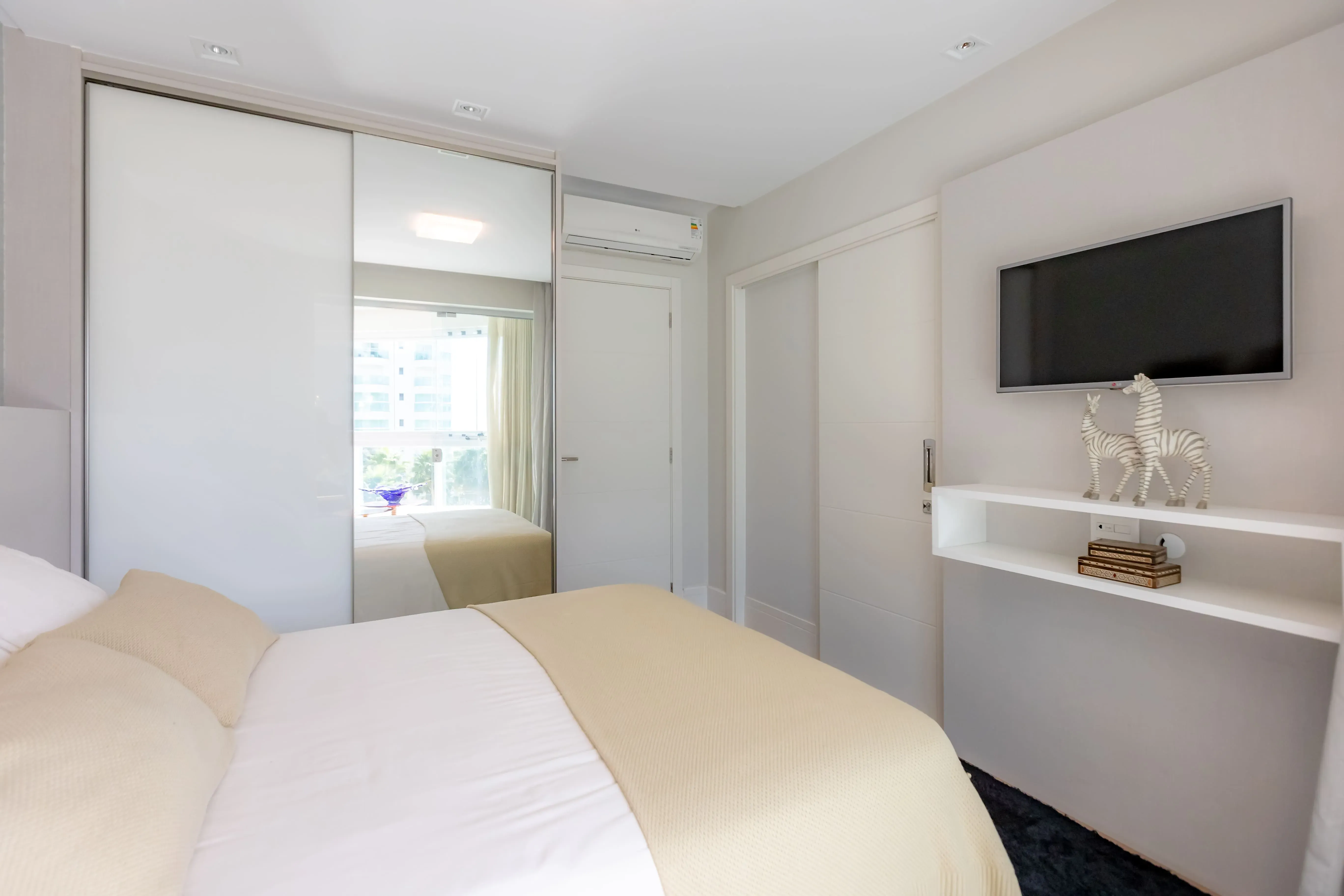 Apartamento mobiliado com área de lazer completa! 3 suítes e 3 vagas na Praia Brava em Itajaí