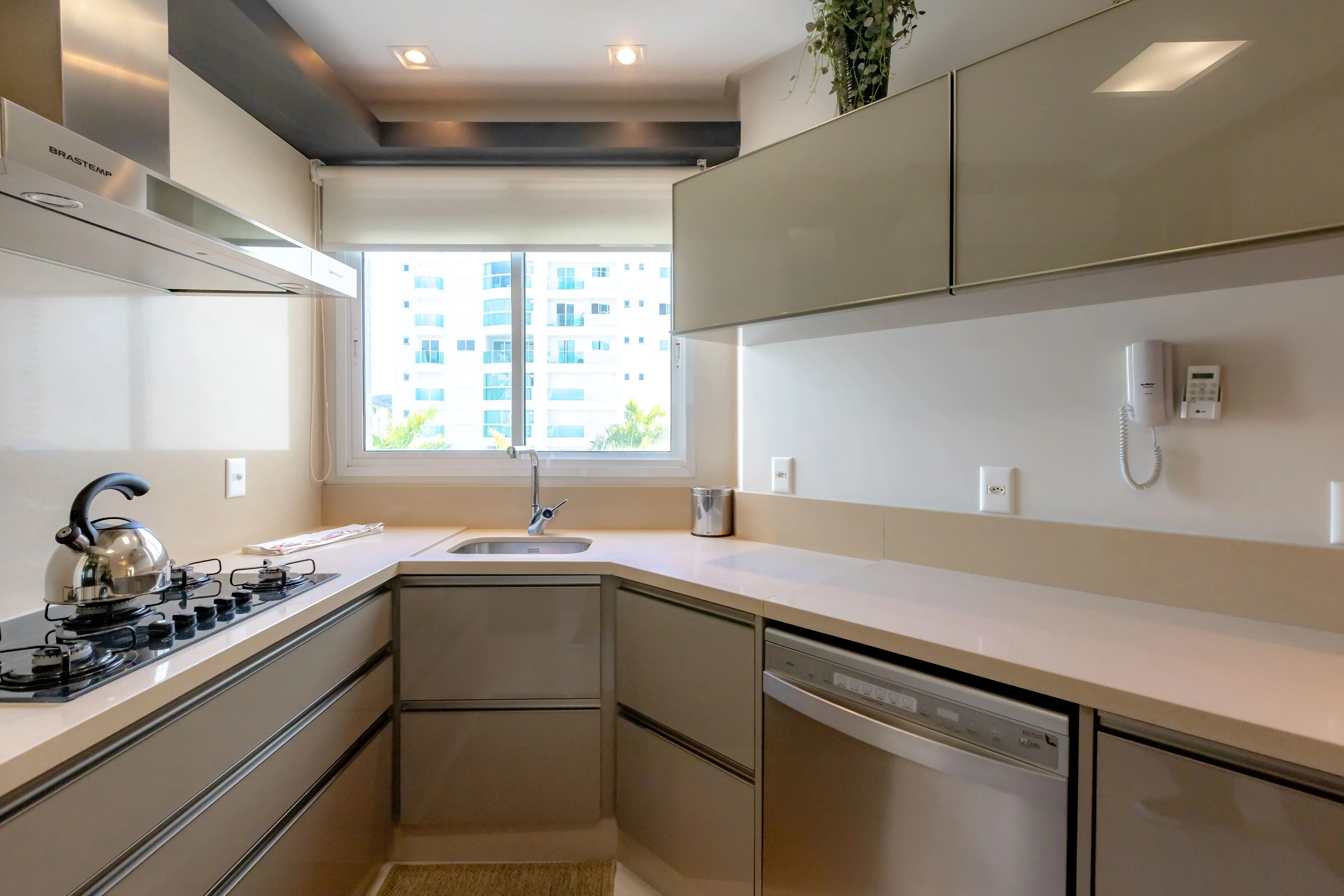 Apartamento mobiliado com área de lazer completa! 3 suítes e 3 vagas na Praia Brava em Itajaí