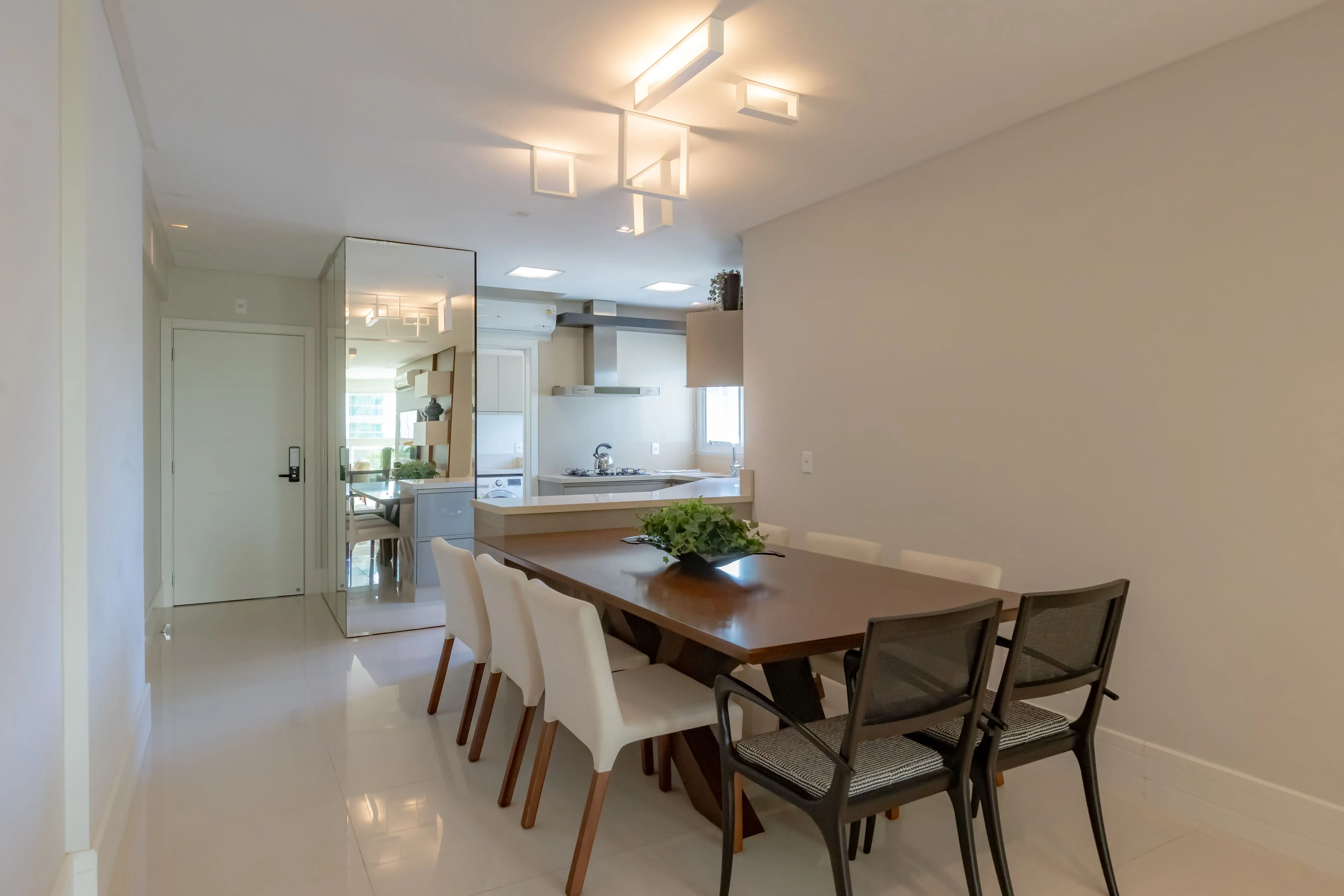 Apartamento mobiliado com área de lazer completa! 3 suítes e 3 vagas na Praia Brava em Itajaí