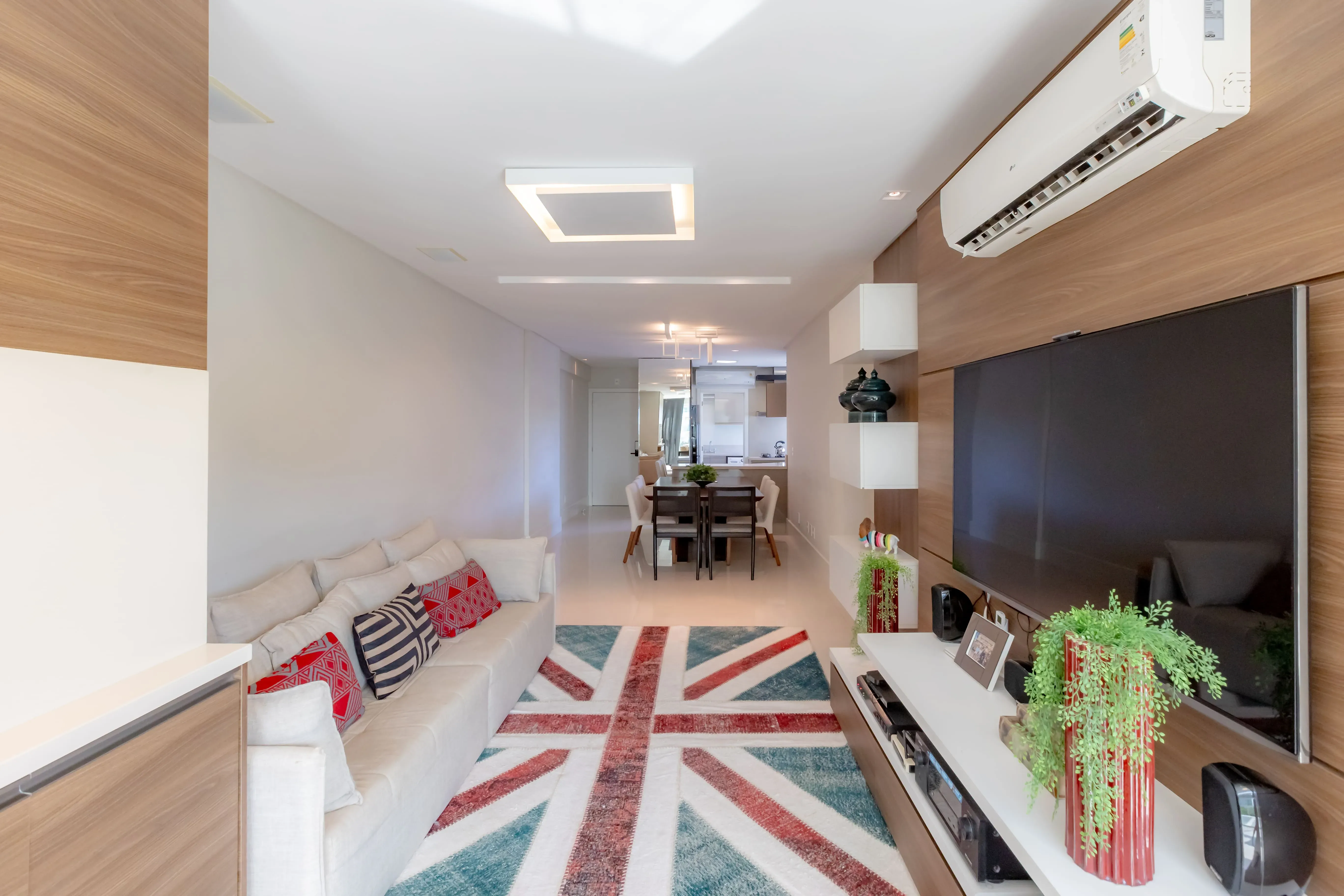 Apartamento mobiliado com área de lazer completa! 3 suítes e 3 vagas na Praia Brava em Itajaí