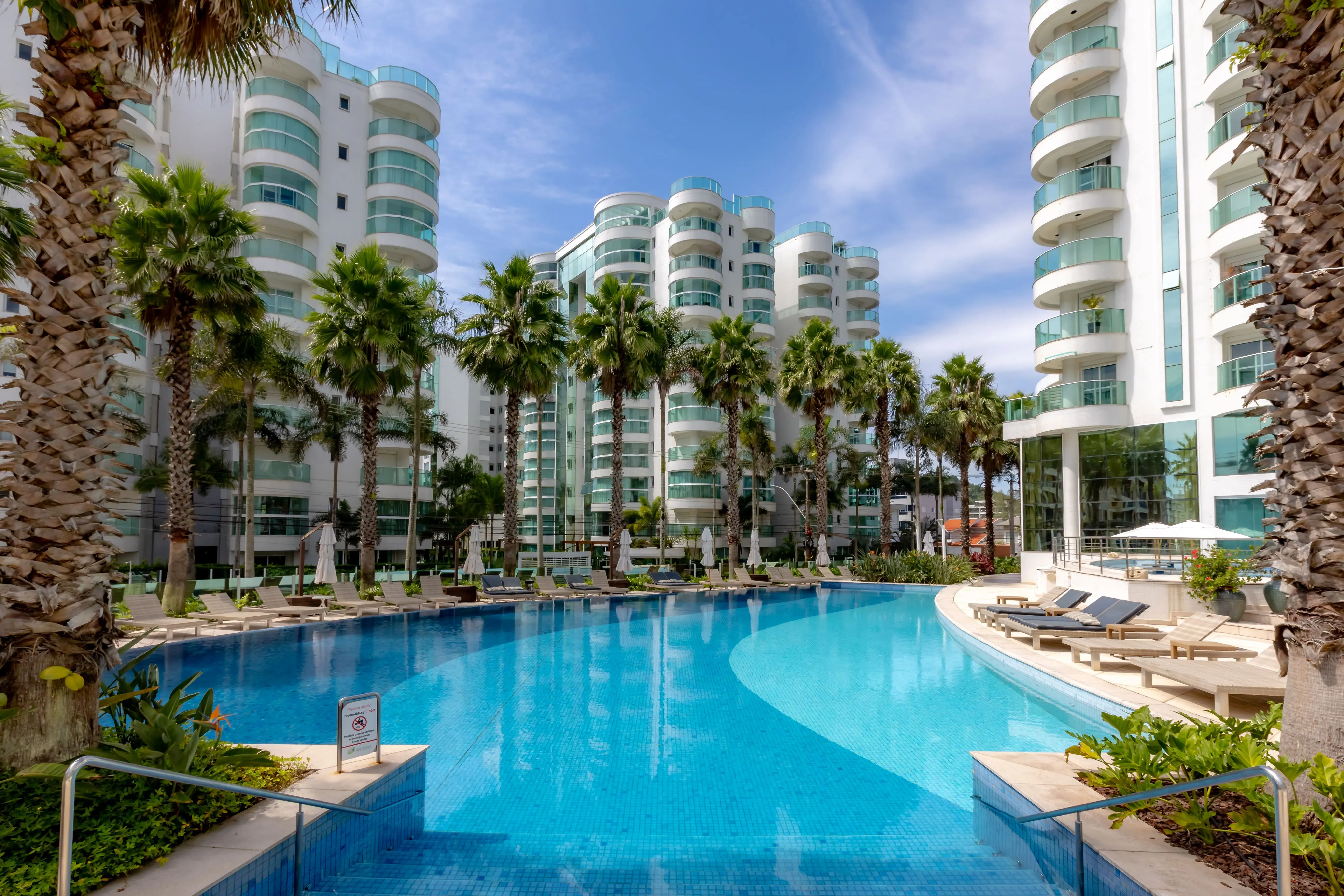 Apartamento mobiliado com área de lazer completa! 3 suítes e 3 vagas na Praia Brava em Itajaí