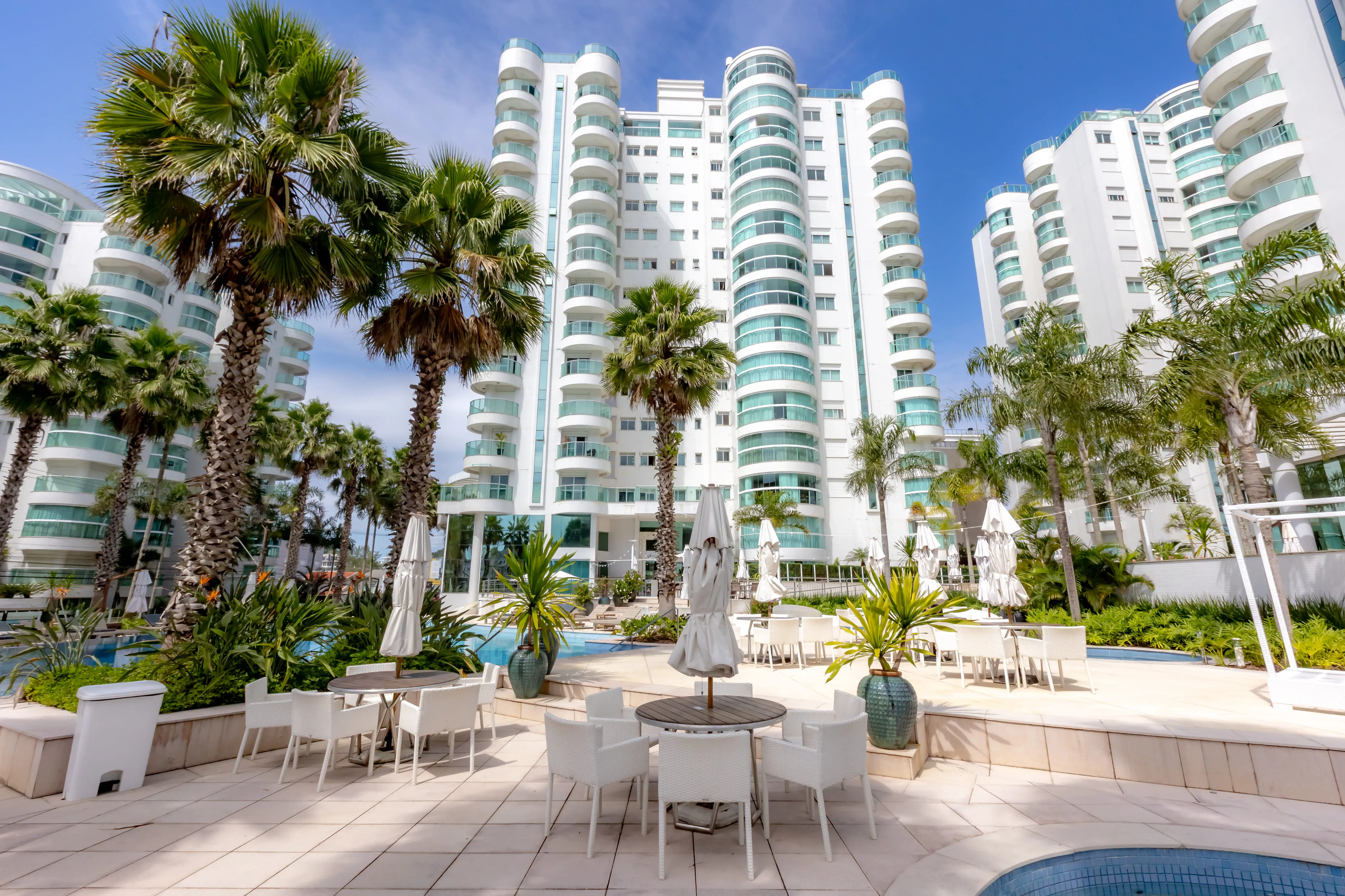 Apartamento mobiliado com área de lazer completa! 3 suítes e 3 vagas na Praia Brava em Itajaí