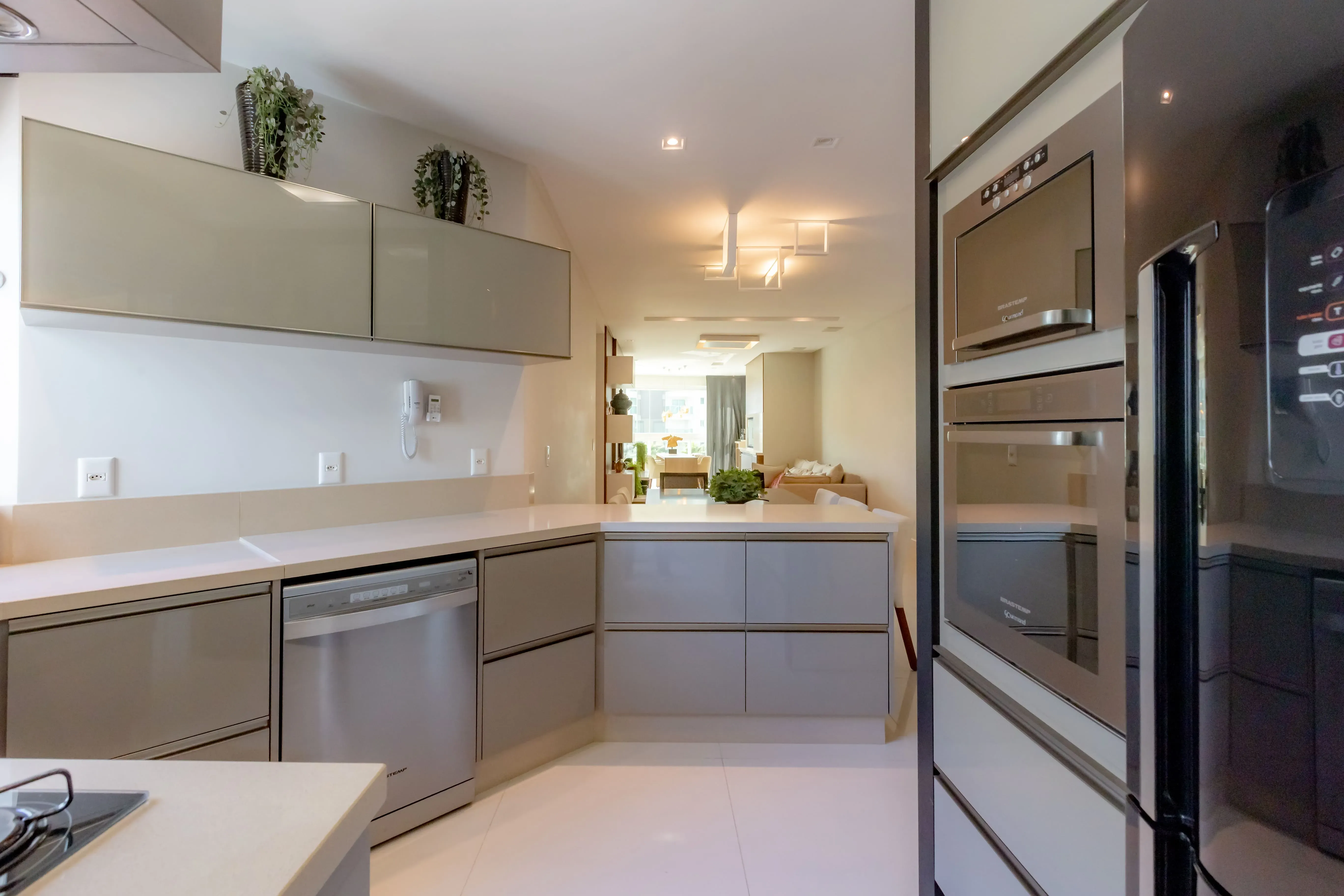 Apartamento mobiliado com área de lazer completa! 3 suítes e 3 vagas na Praia Brava em Itajaí