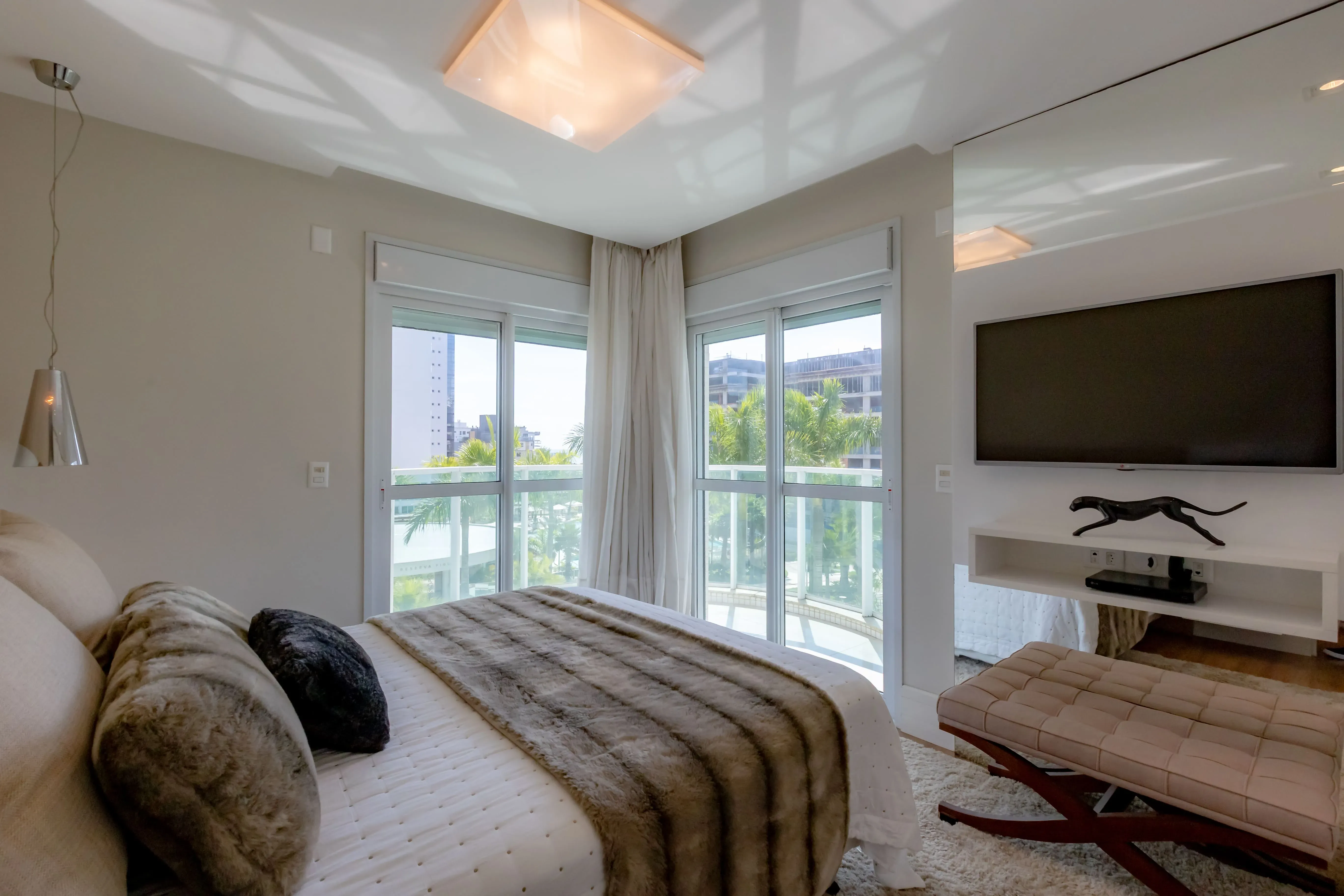 Apartamento mobiliado com área de lazer completa! 3 suítes e 3 vagas na Praia Brava em Itajaí