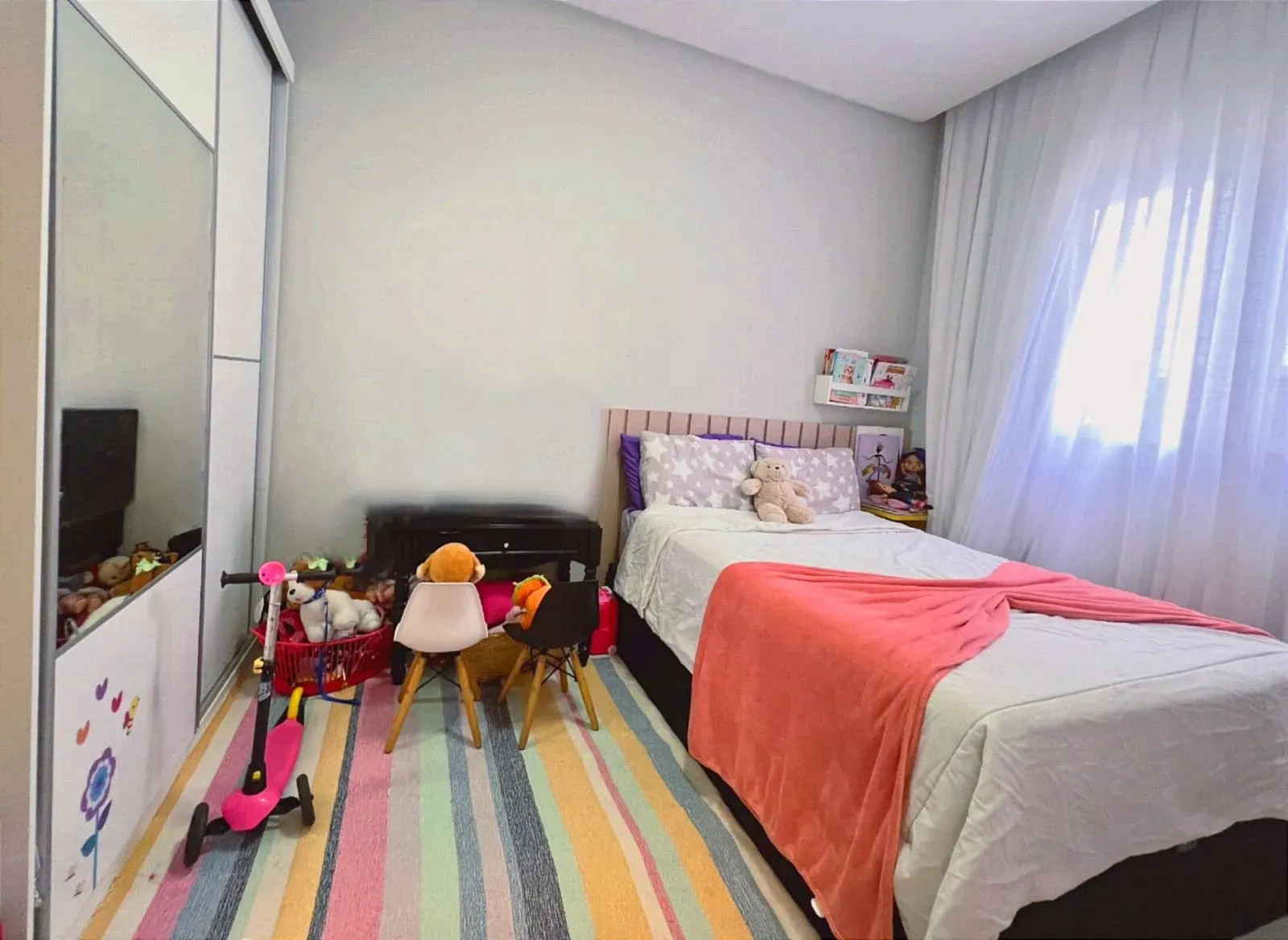 Casa mobiliada em condomínio fechado com 3 suítes e 4 vagas de garagem em Camboriú