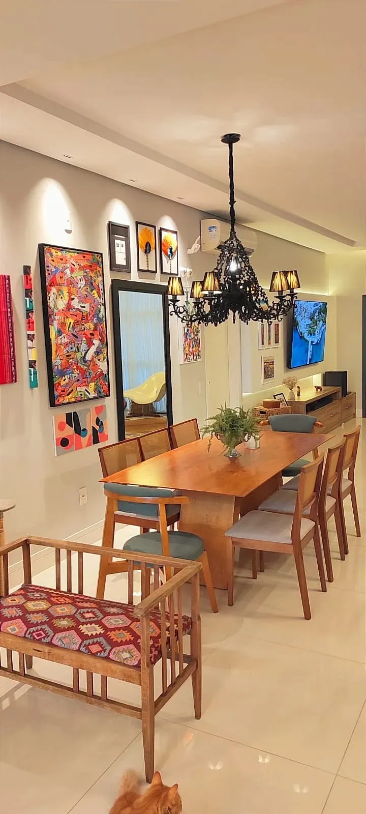 Casa mobiliada em condomínio fechado com 3 suítes e 4 vagas de garagem em Camboriú