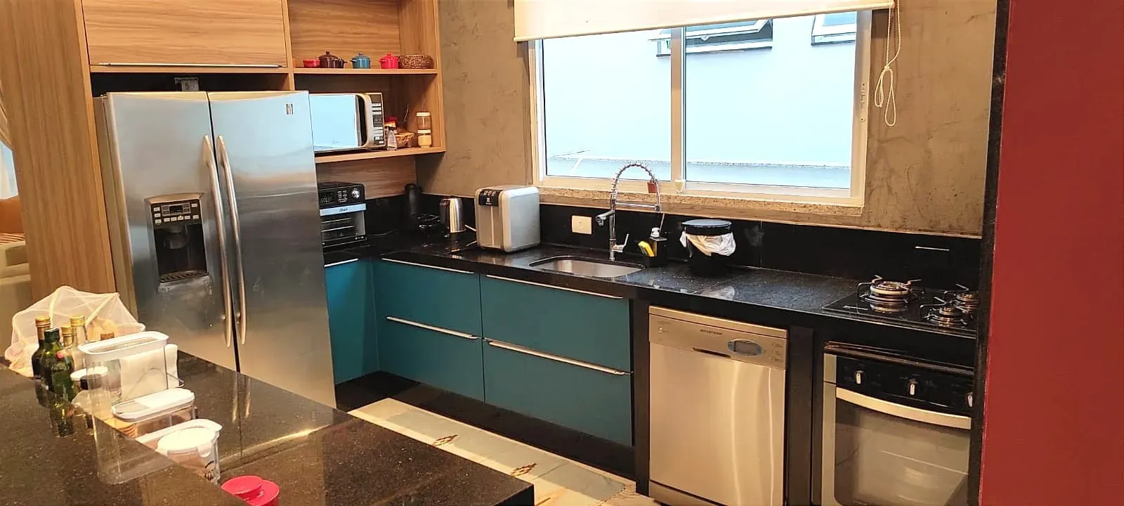 Casa mobiliada em condomínio fechado com 3 suítes e 4 vagas de garagem em Camboriú