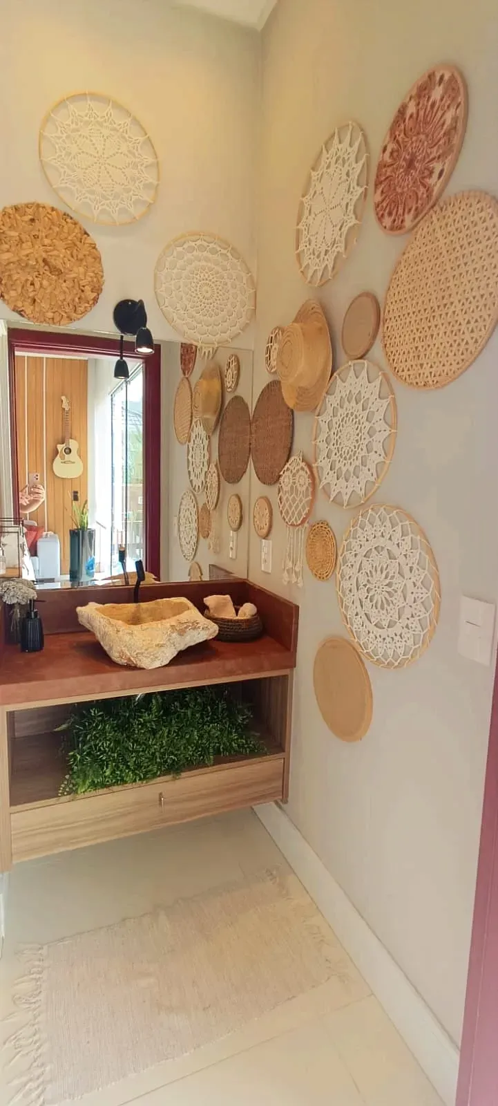 Casa mobiliada em condomínio fechado com 3 suítes e 4 vagas de garagem em Camboriú