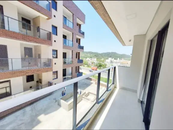 Apartamento mobiliado com 1 dormitório e 1 vaga de garagem no Centro de Balneário Camboriú-SC