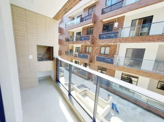 Apartamento mobiliado com 1 dormitório e 1 vaga de garagem no Centro de Balneário Camboriú-SC