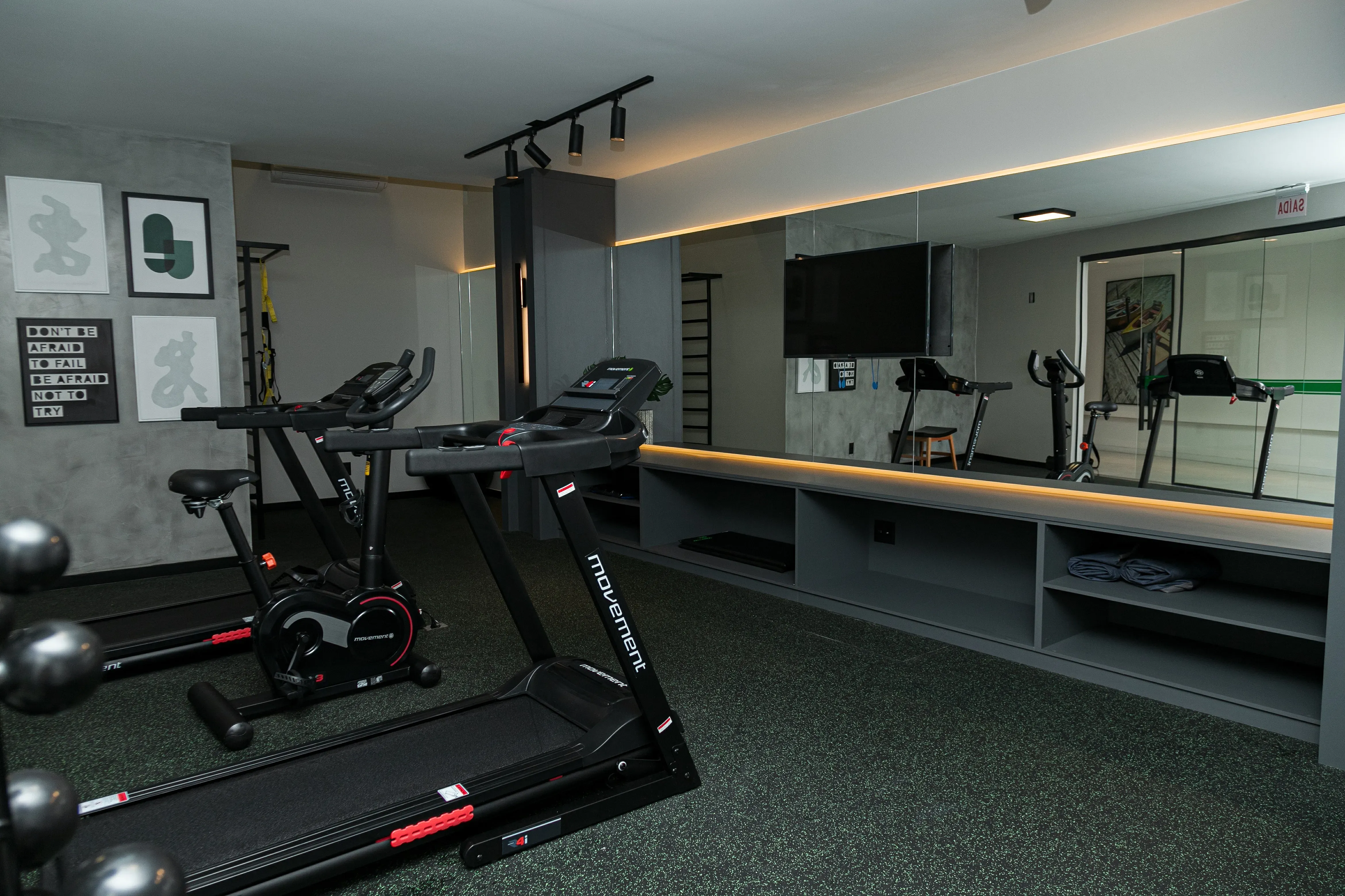 Apartamento mobiliado com 1 dormitório e 1 vaga de garagem no Centro de Balneário Camboriú-SC