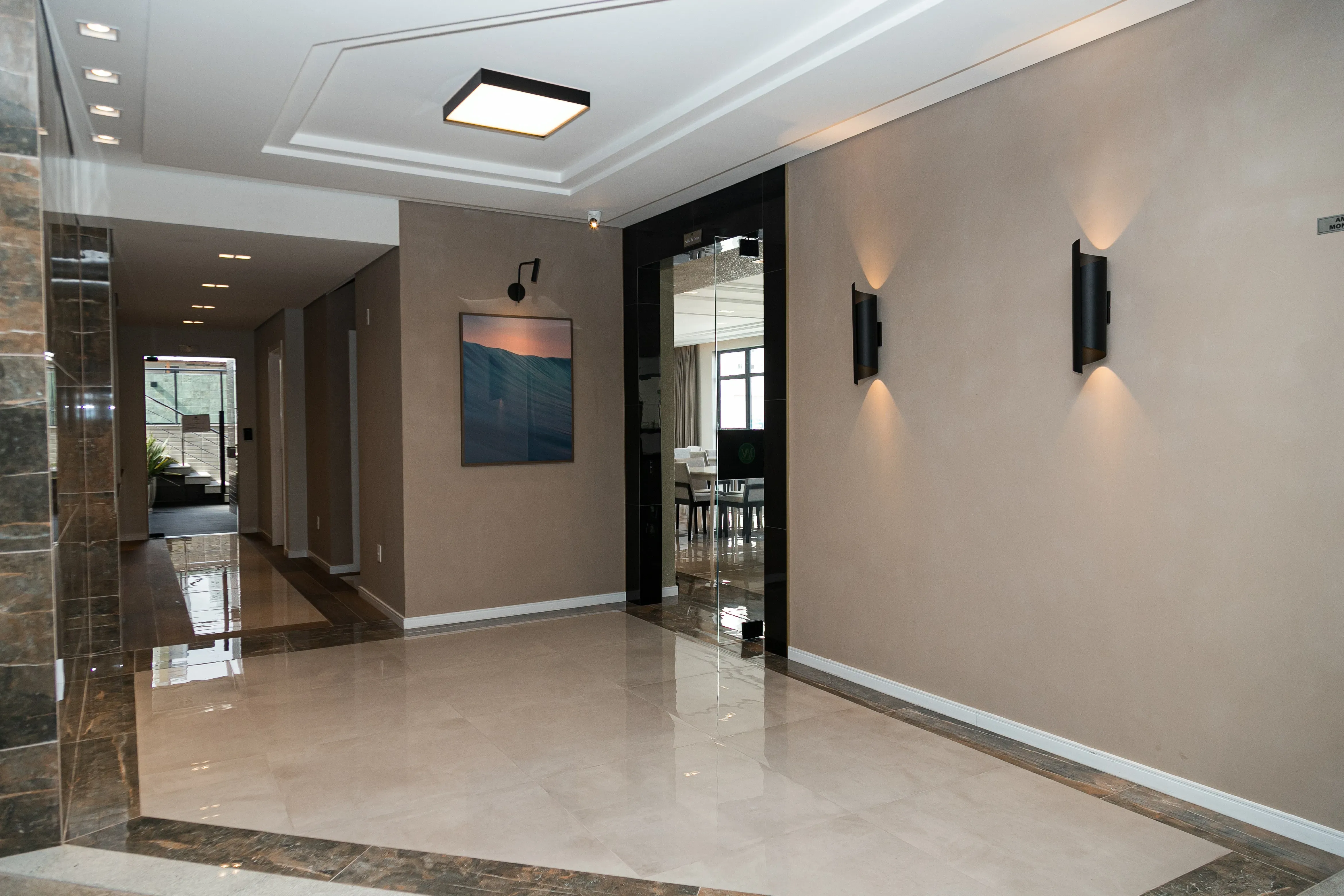 Apartamento mobiliado com 1 dormitório e 1 vaga de garagem no Centro de Balneário Camboriú-SC