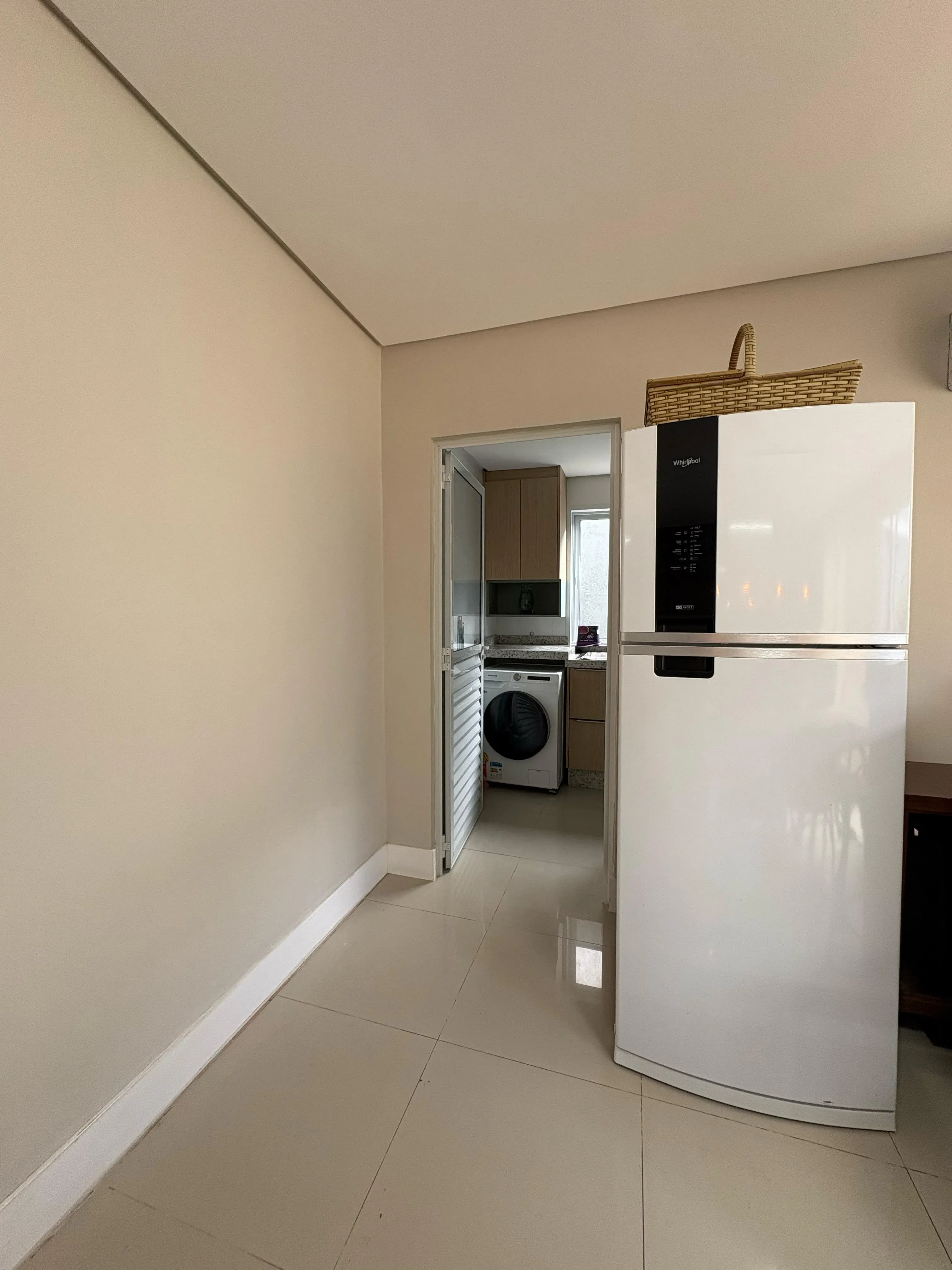 Casa com 4 dormitórios sendo 4 suítes e 4 vagas de garagem em Camboriú/SC