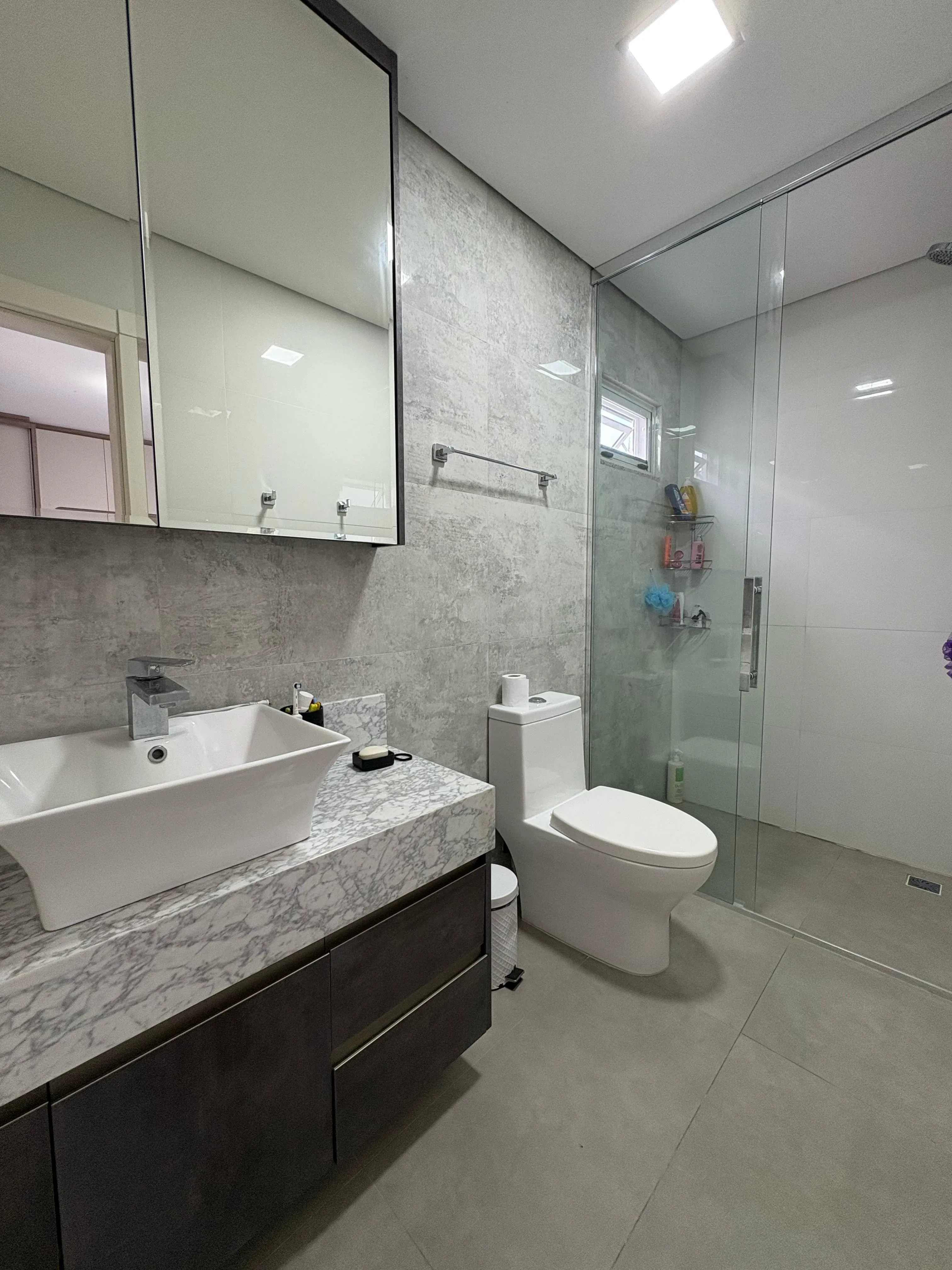 Casa com 4 dormitórios sendo 4 suítes e 4 vagas de garagem em Camboriú/SC