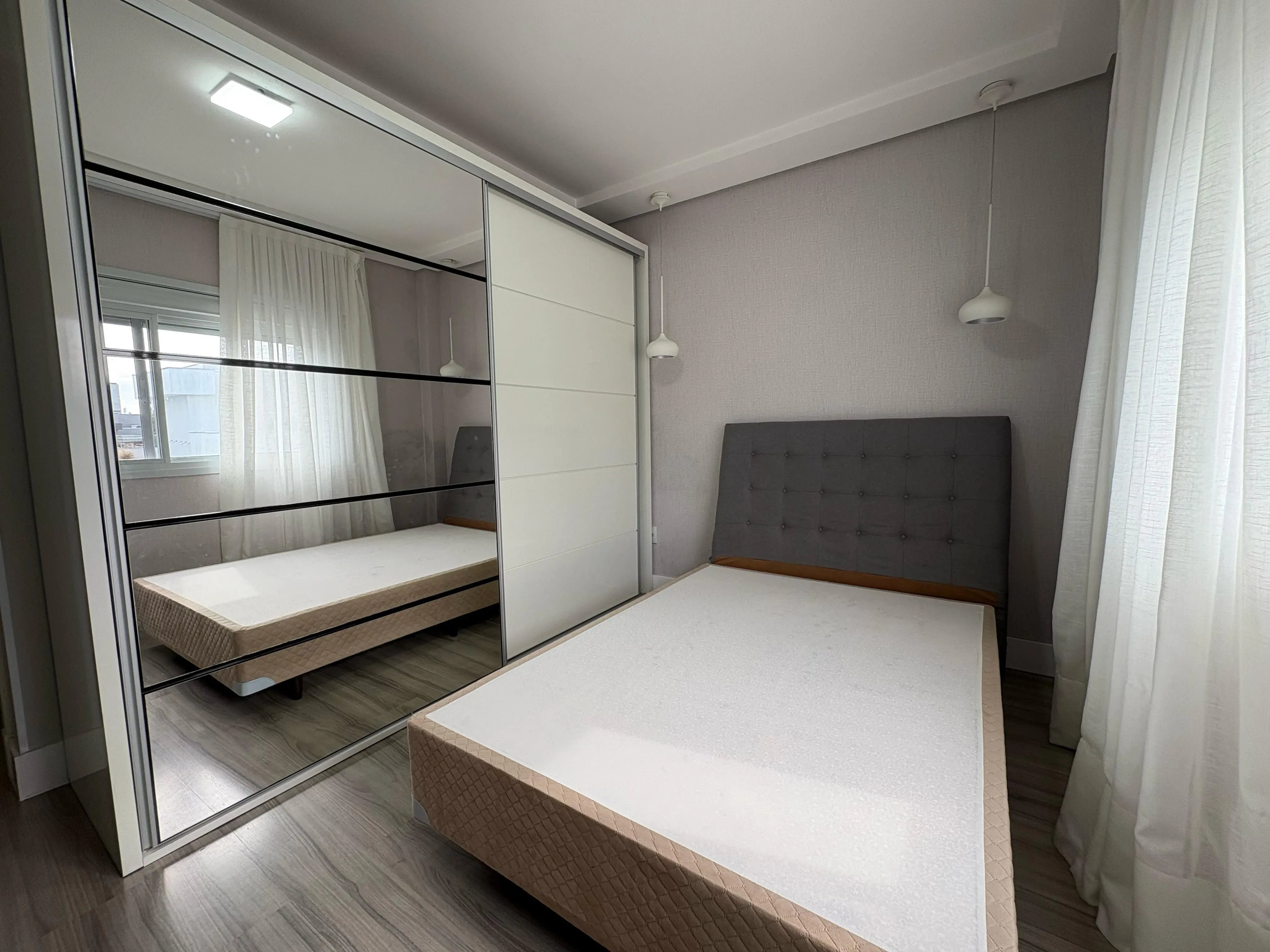 Casa com 4 dormitórios sendo 4 suítes e 4 vagas de garagem em Camboriú/SC