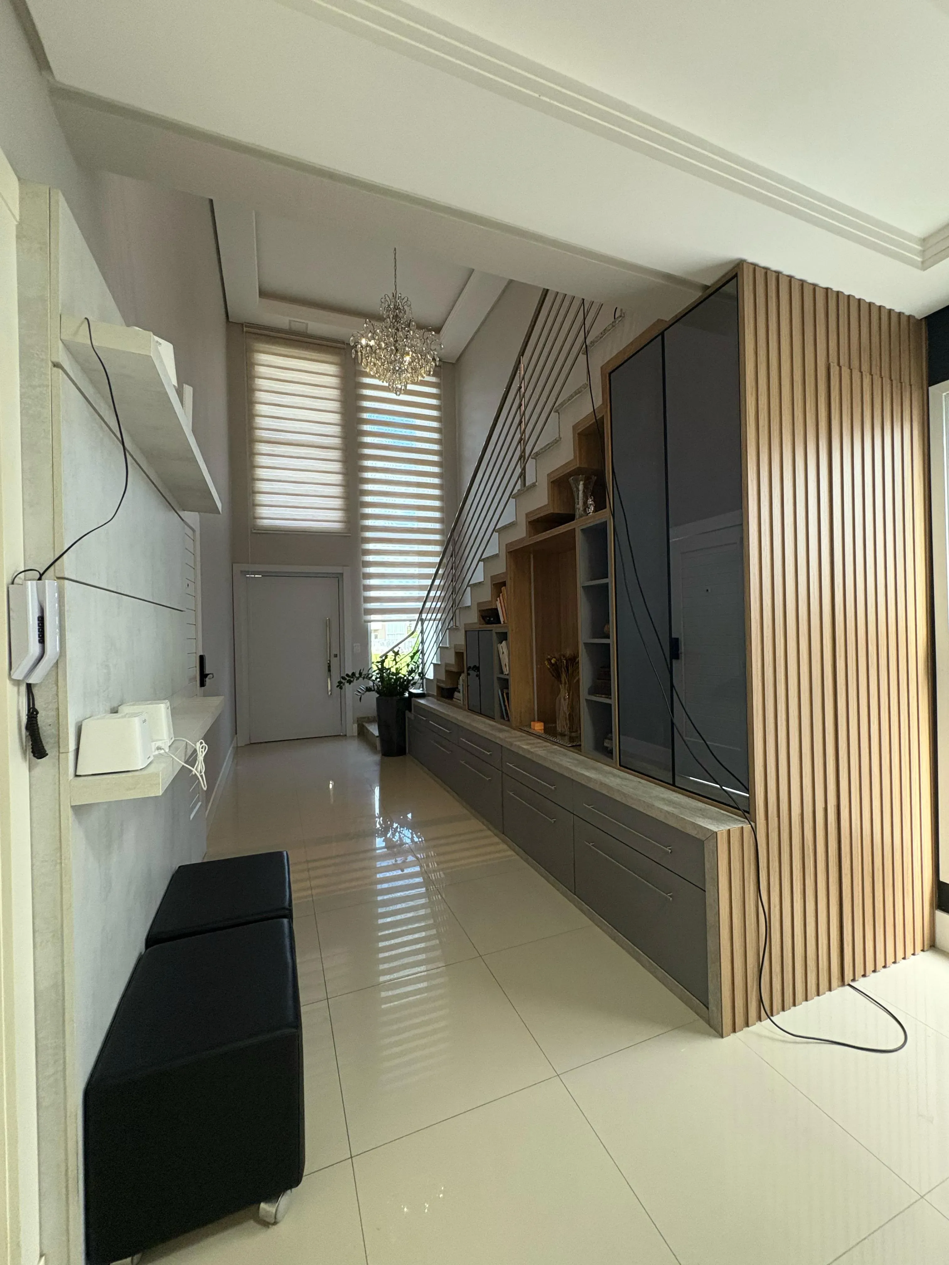 Casa com 4 dormitórios sendo 4 suítes e 4 vagas de garagem em Camboriú/SC