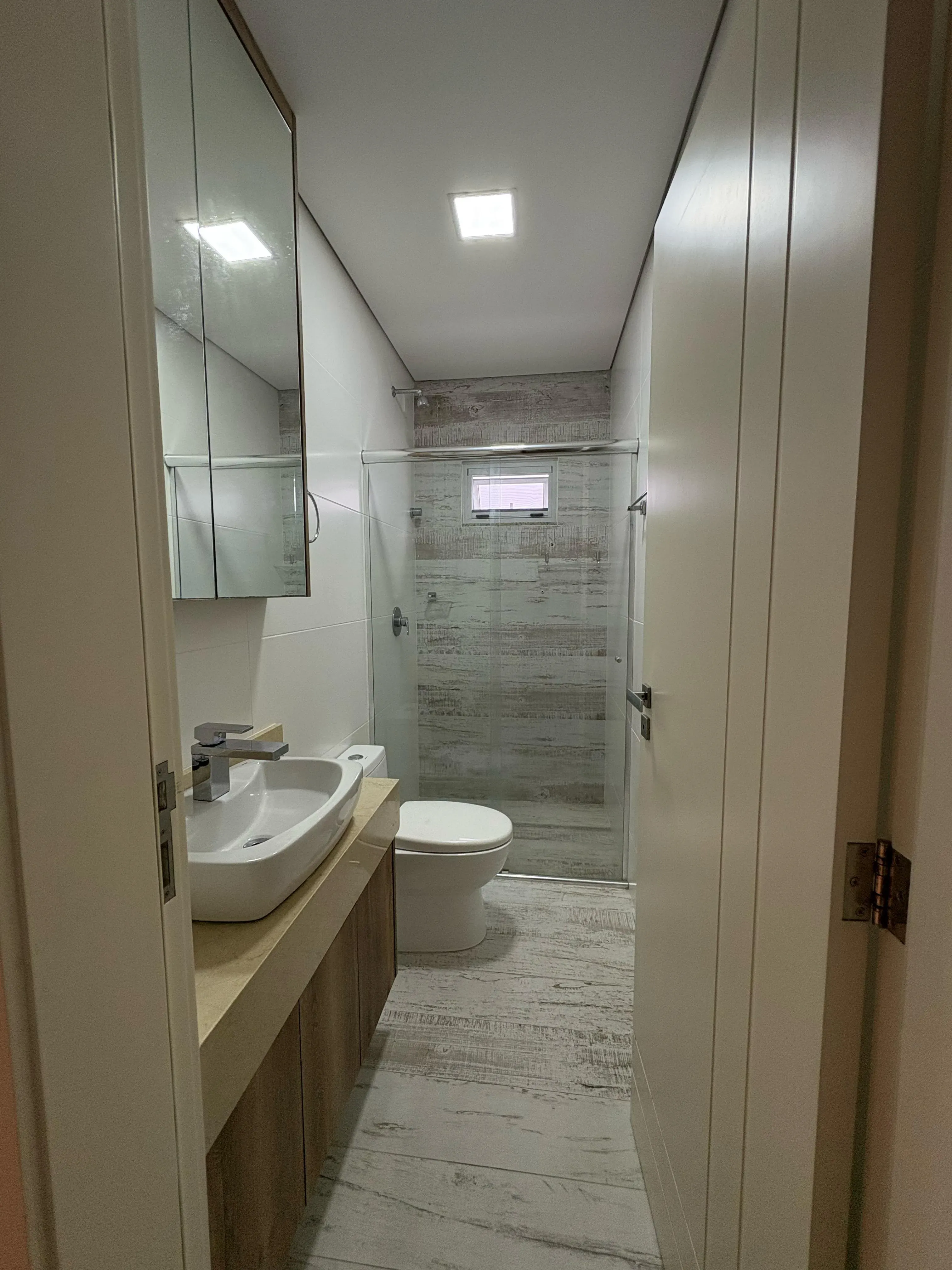 Casa com 4 dormitórios sendo 4 suítes e 4 vagas de garagem em Camboriú/SC