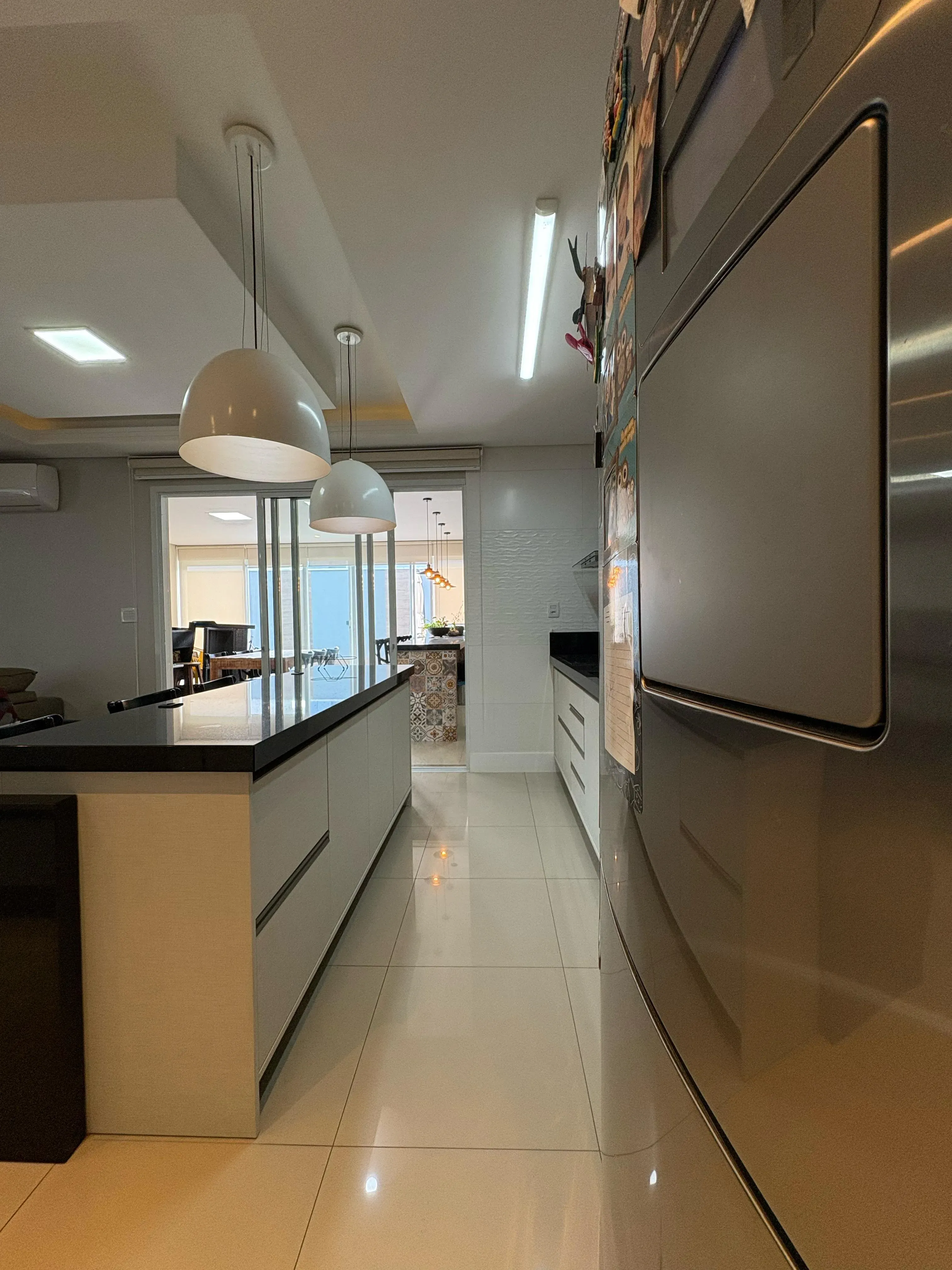 Casa com 4 dormitórios sendo 4 suítes e 4 vagas de garagem em Camboriú/SC