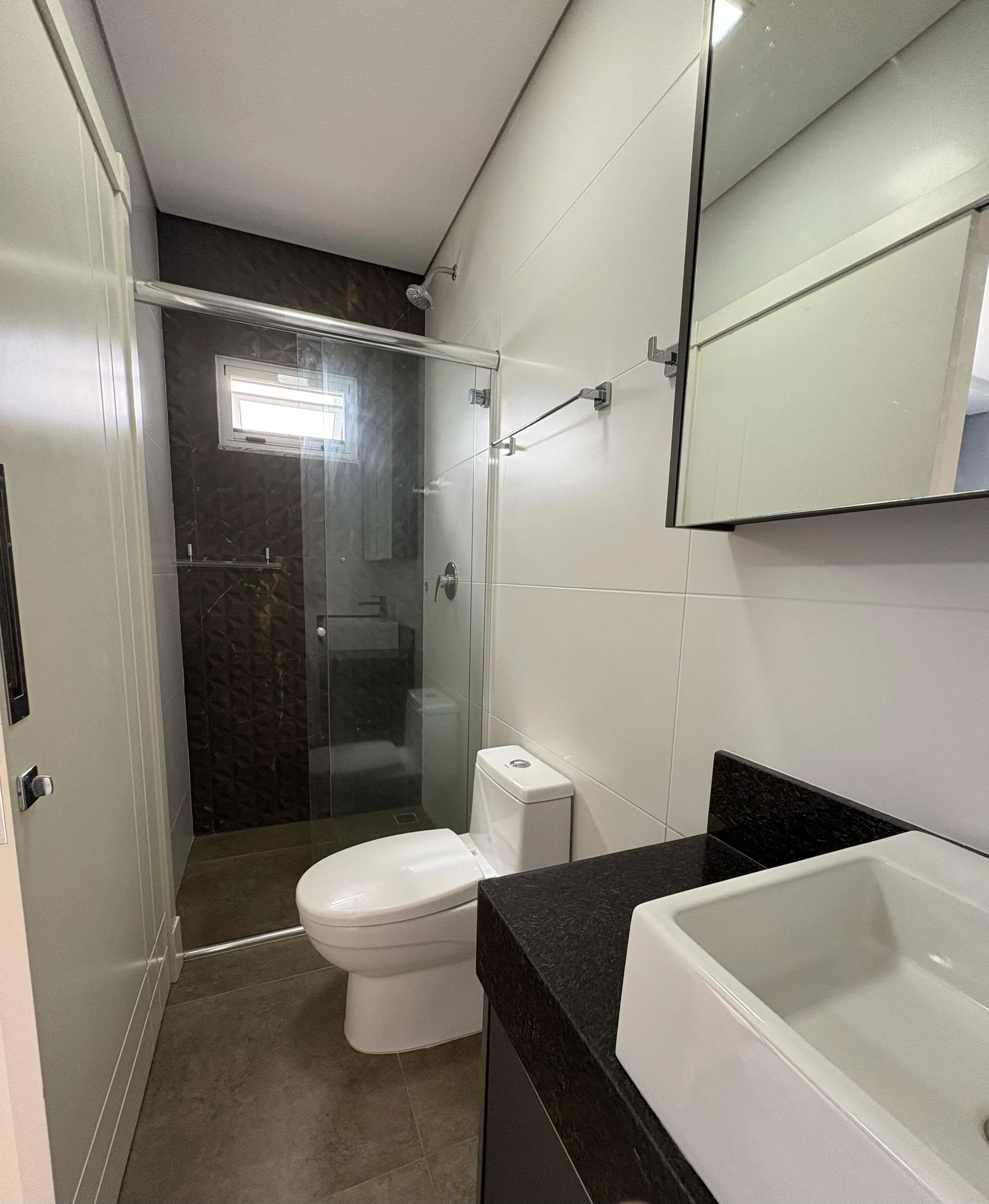 Casa com 4 dormitórios sendo 4 suítes e 4 vagas de garagem em Camboriú/SC