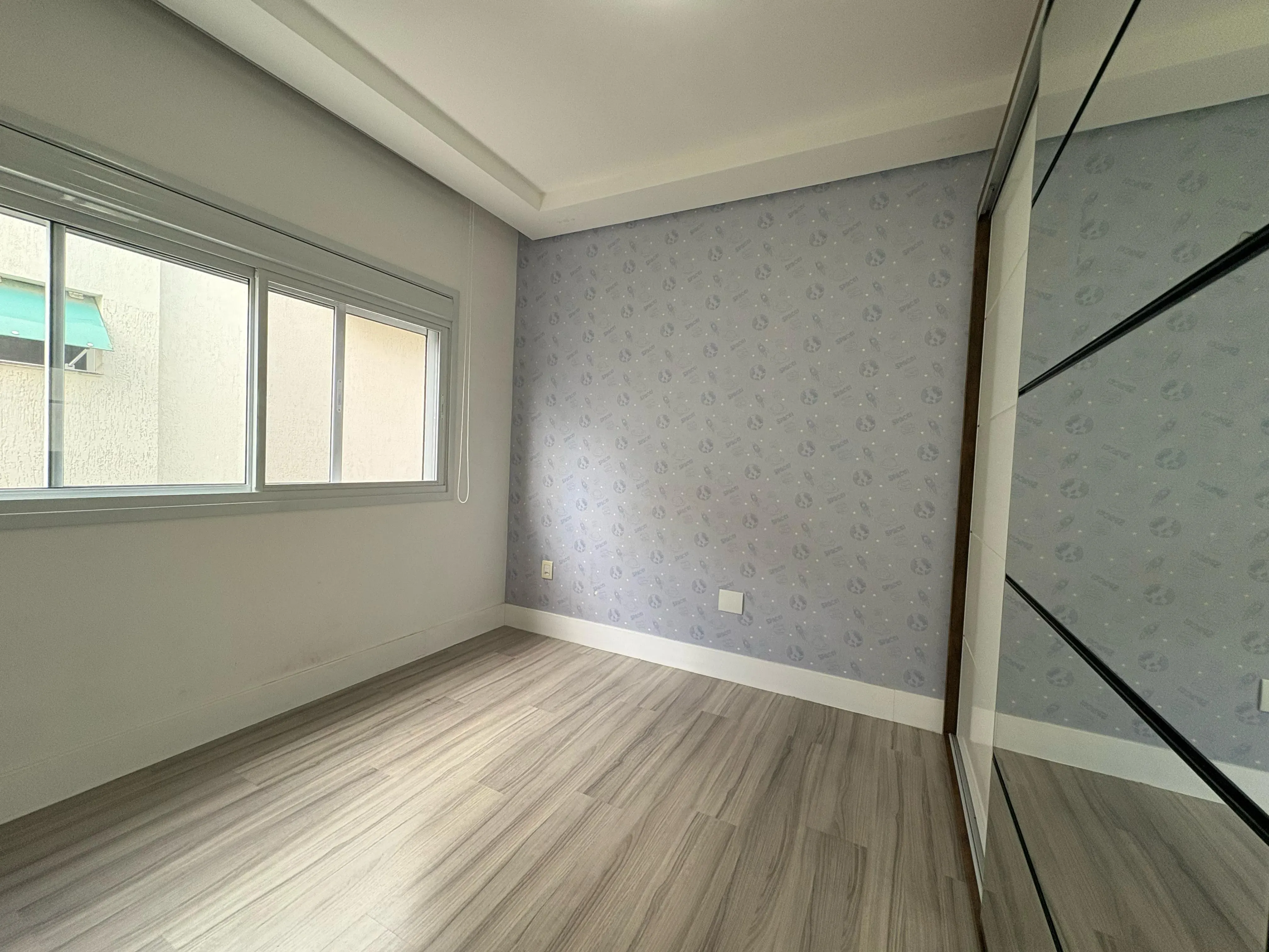 Casa com 4 dormitórios sendo 4 suítes e 4 vagas de garagem em Camboriú/SC