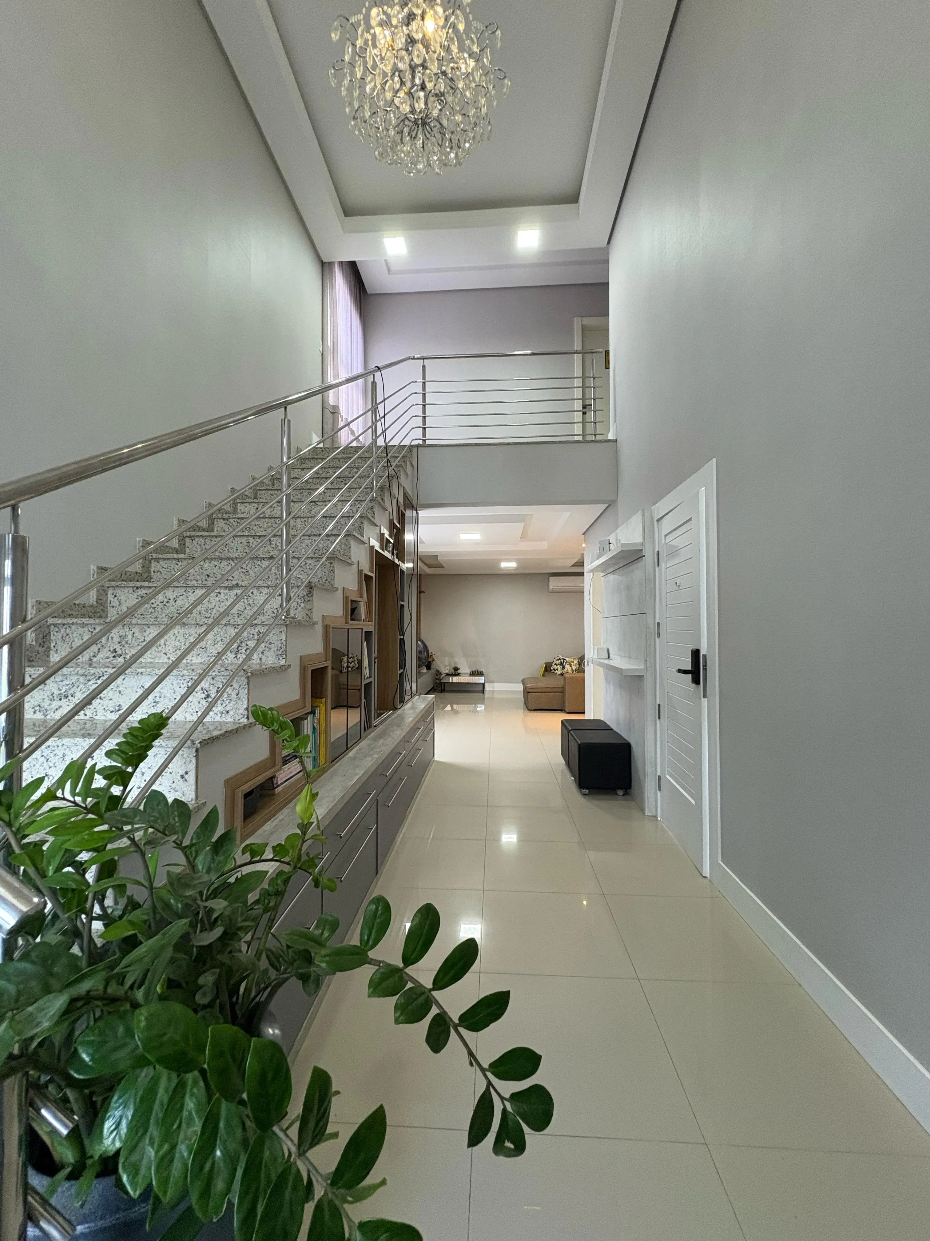 Casa com 4 dormitórios sendo 4 suítes e 4 vagas de garagem em Camboriú/SC