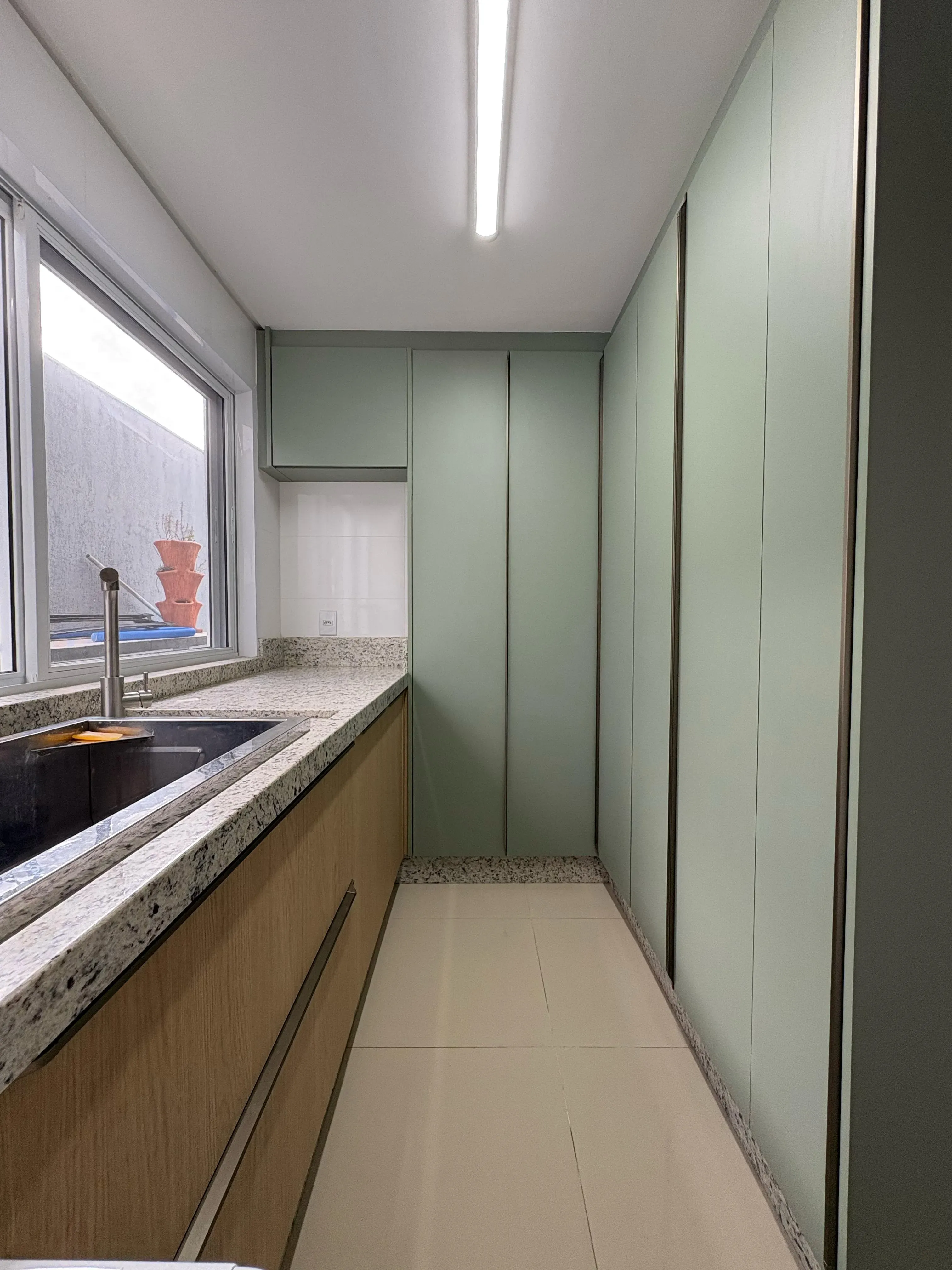 Casa com 4 dormitórios sendo 4 suítes e 4 vagas de garagem em Camboriú/SC