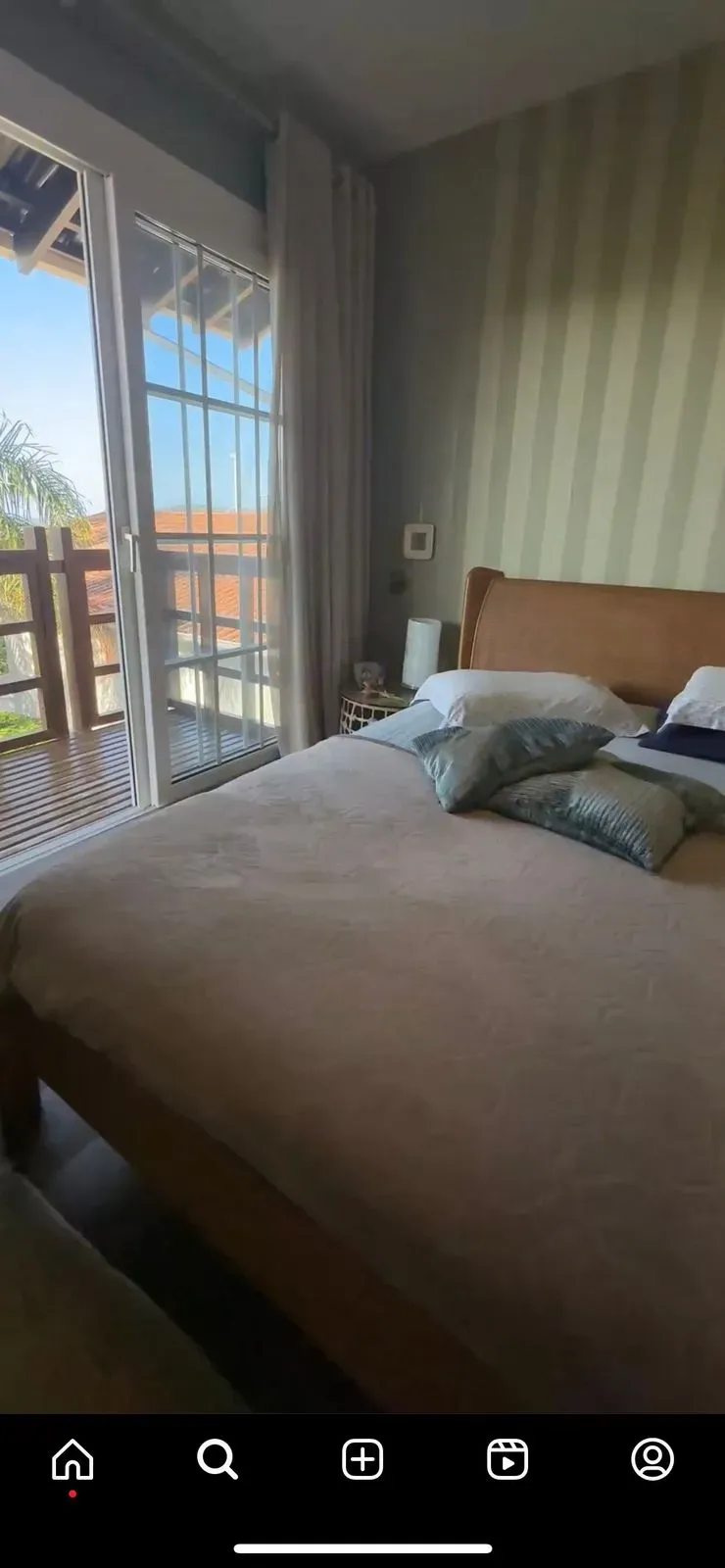 Casa alto padrão pé na areia com 3 suítes e 2 vagas de garagem no centro de Balneário Piçarras