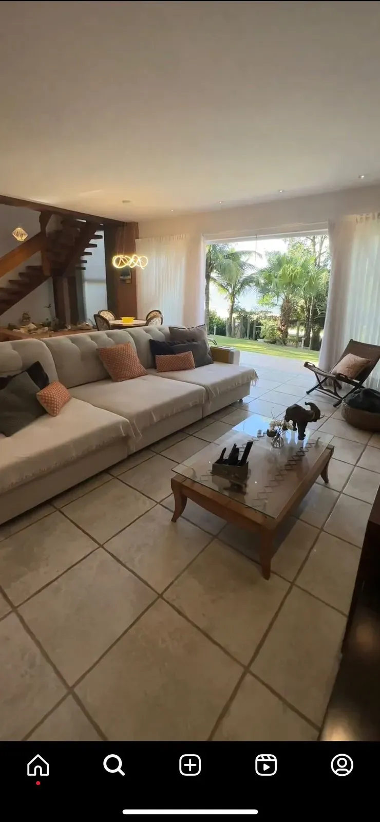 Casa alto padrão pé na areia com 3 suítes e 2 vagas de garagem no centro de Balneário Piçarras