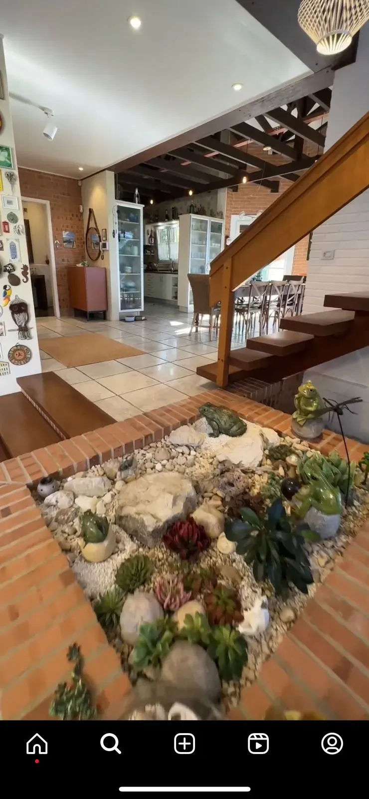 Casa alto padrão pé na areia com 3 suítes e 2 vagas de garagem no centro de Balneário Piçarras