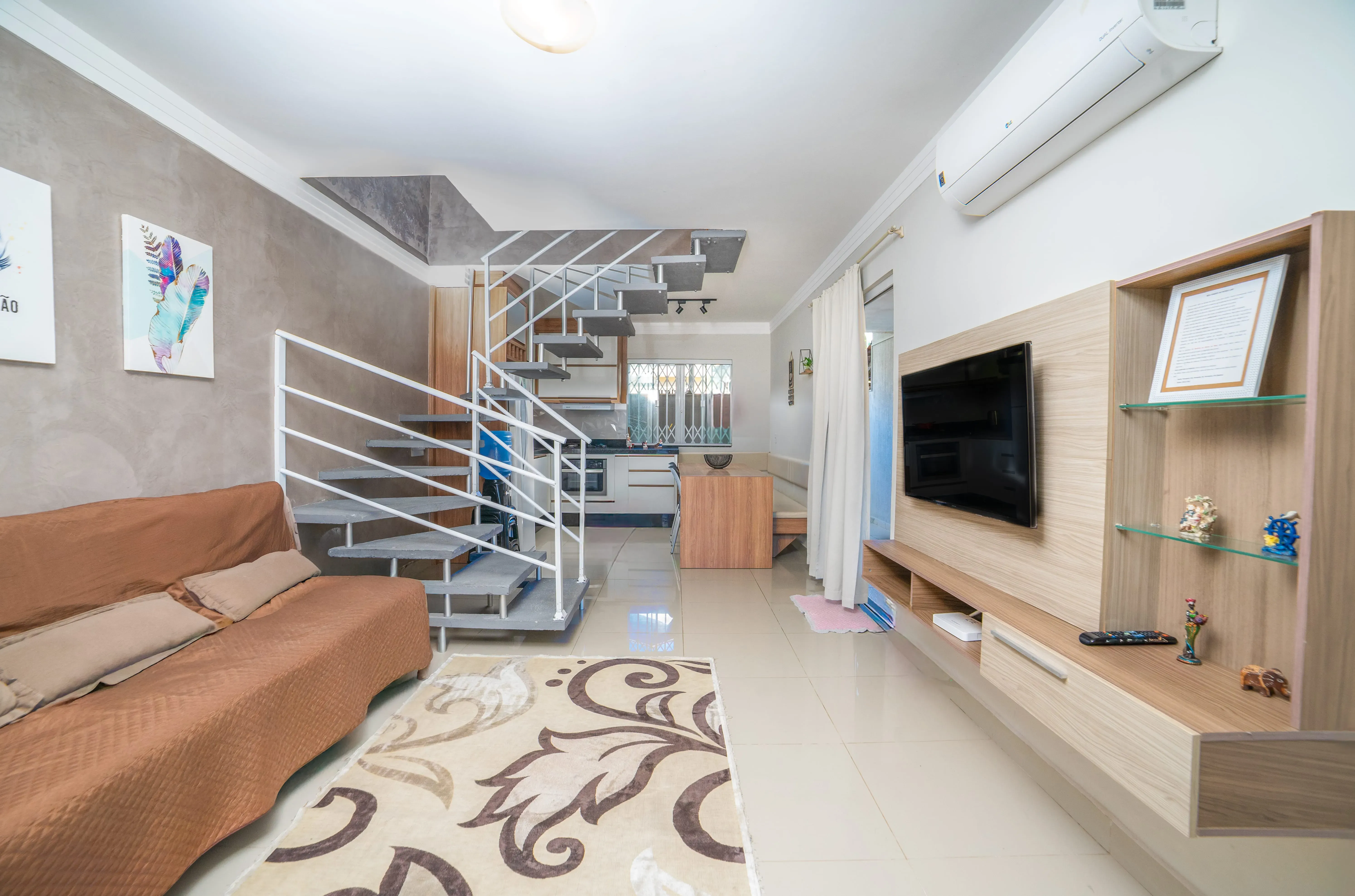 Sobrado completo com 2 suítes 1 vaga e área gourmet próximo da praia com em Balneário Piçarras