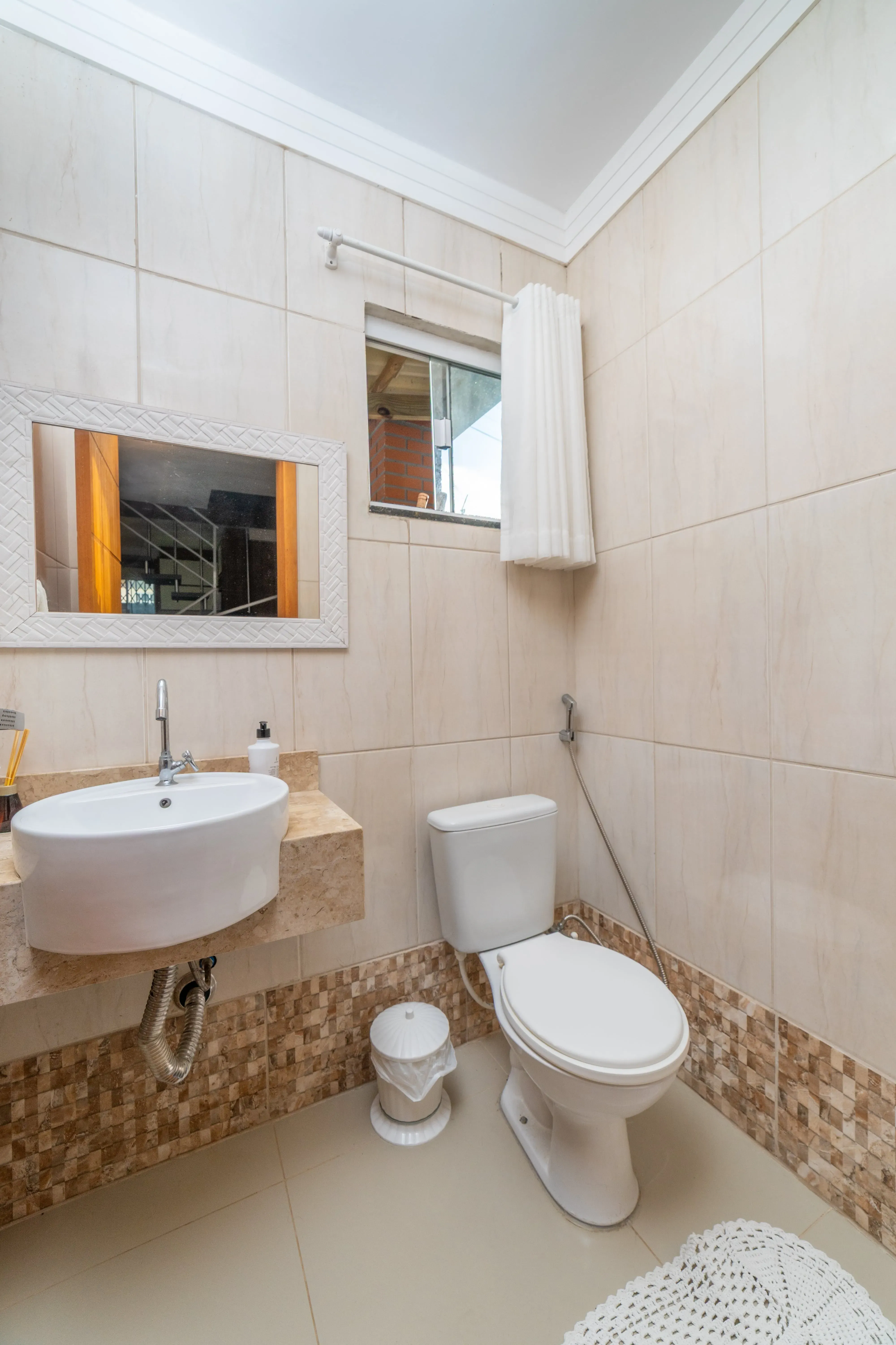 Sobrado completo com 2 suítes 1 vaga e área gourmet próximo da praia com em Balneário Piçarras