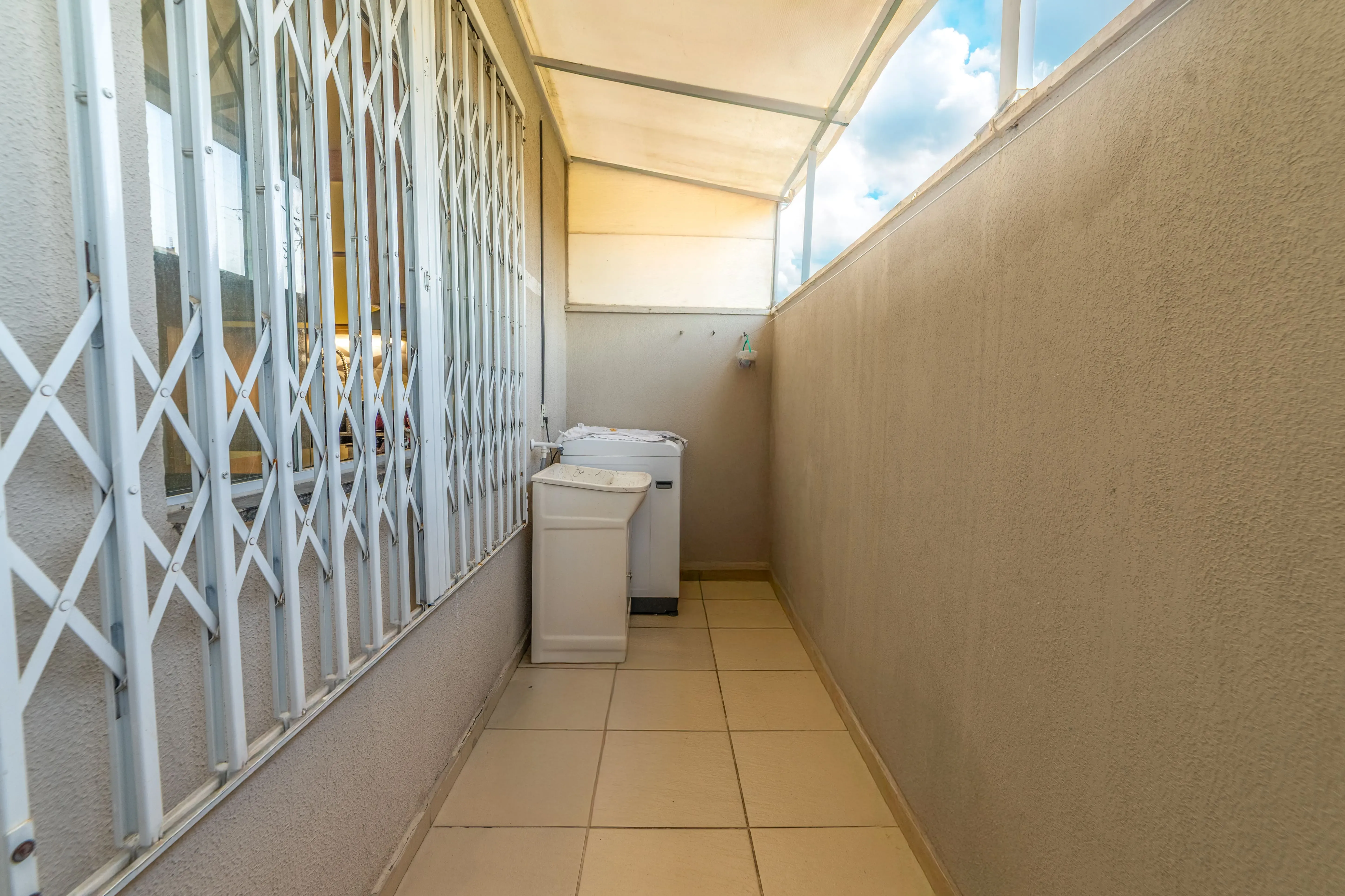 Sobrado completo com 2 suítes 1 vaga e área gourmet próximo da praia com em Balneário Piçarras