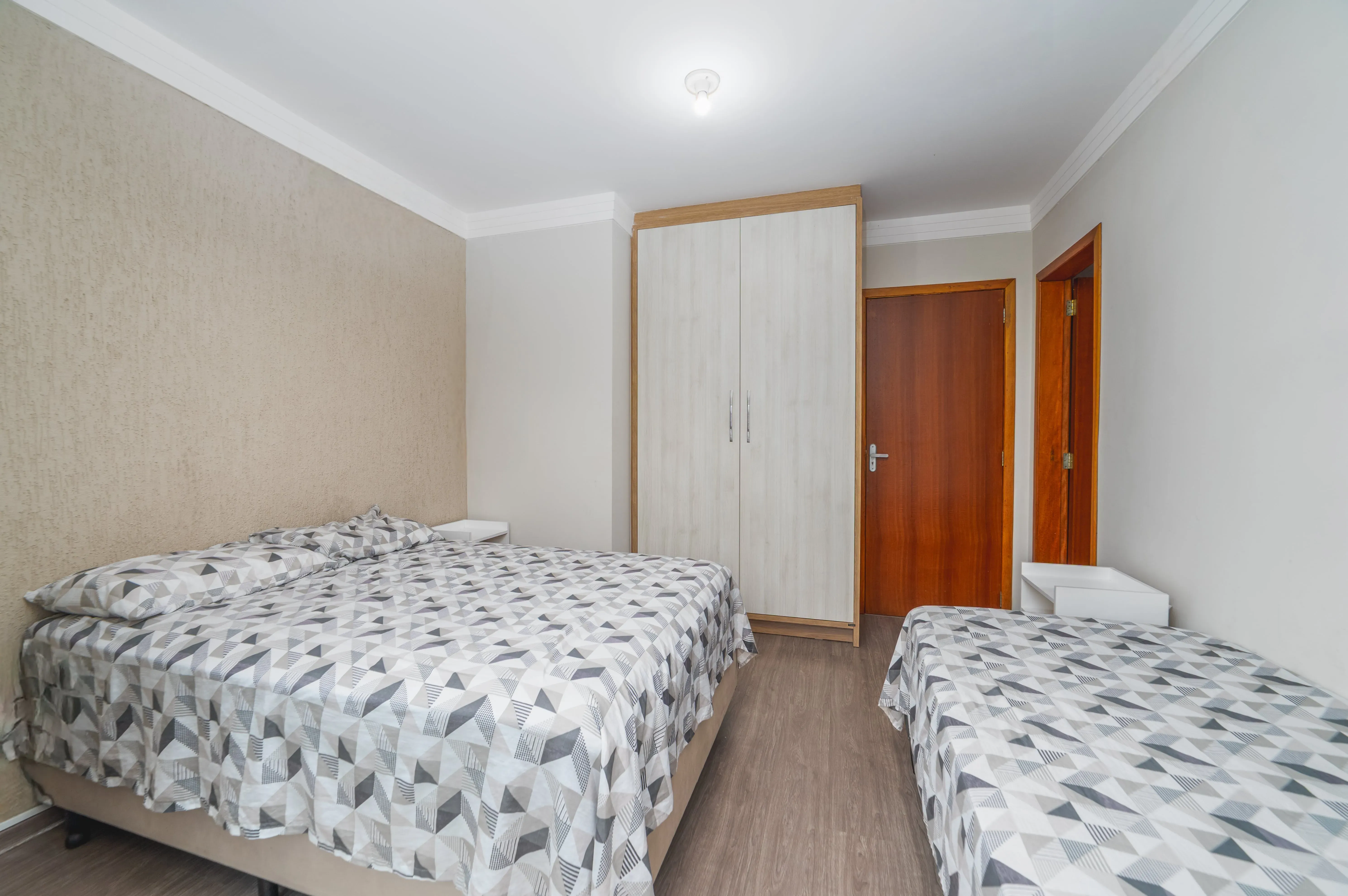 Sobrado completo com 2 suítes 1 vaga e área gourmet próximo da praia com em Balneário Piçarras